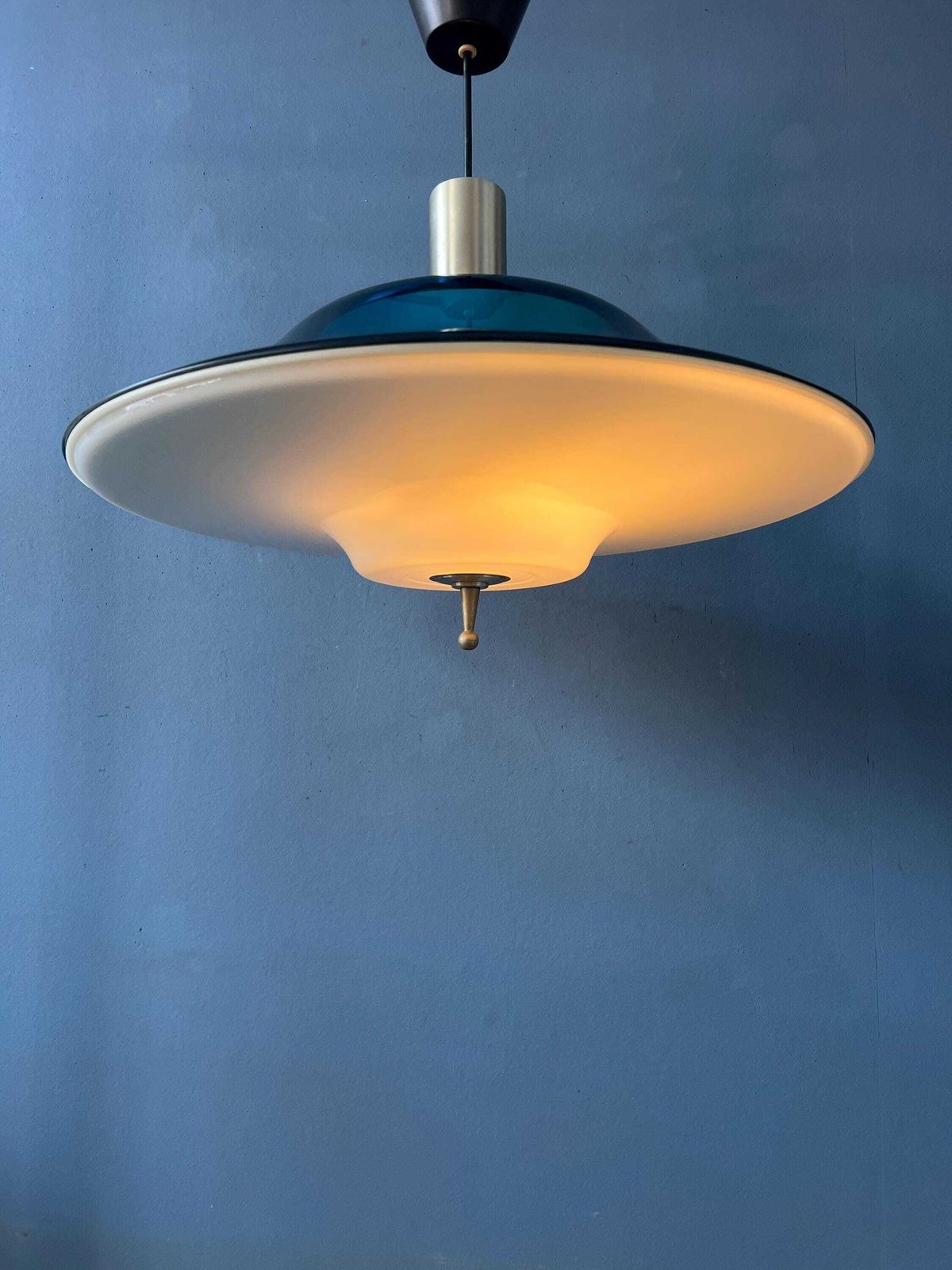 Blauwe Ufo Vliegende Schotel Space Age Hanglamp photo vinterior