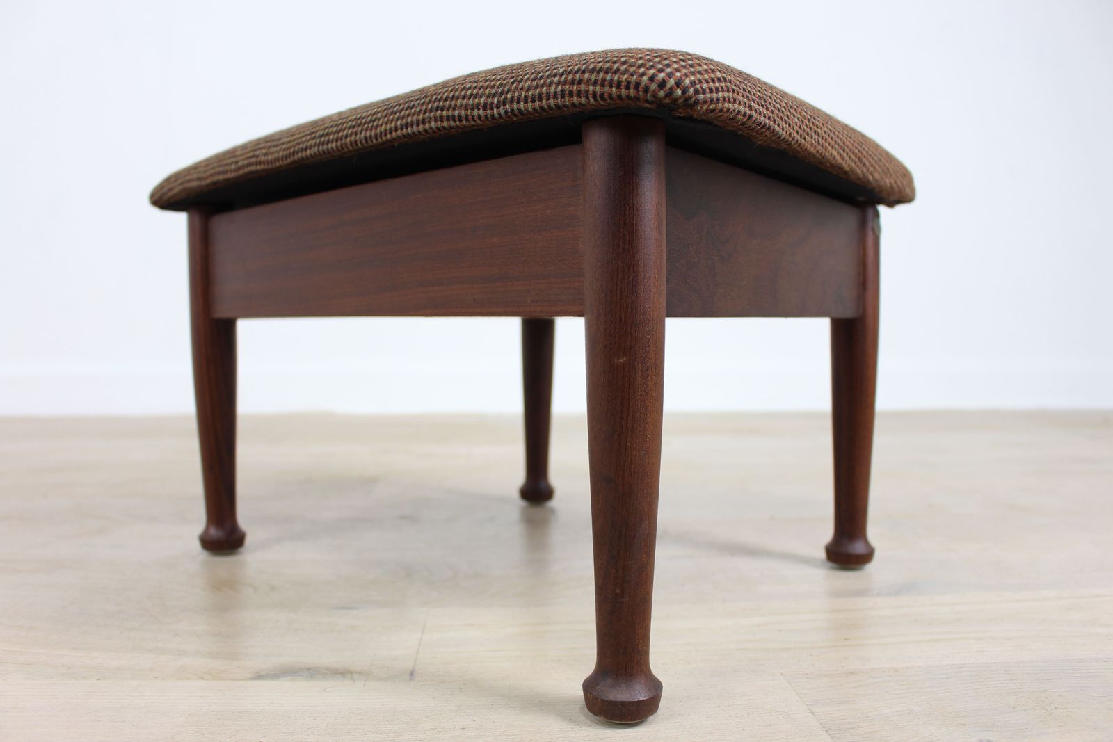 Guy Rogers Manhattan Adjustable Footstool. photo vinterior