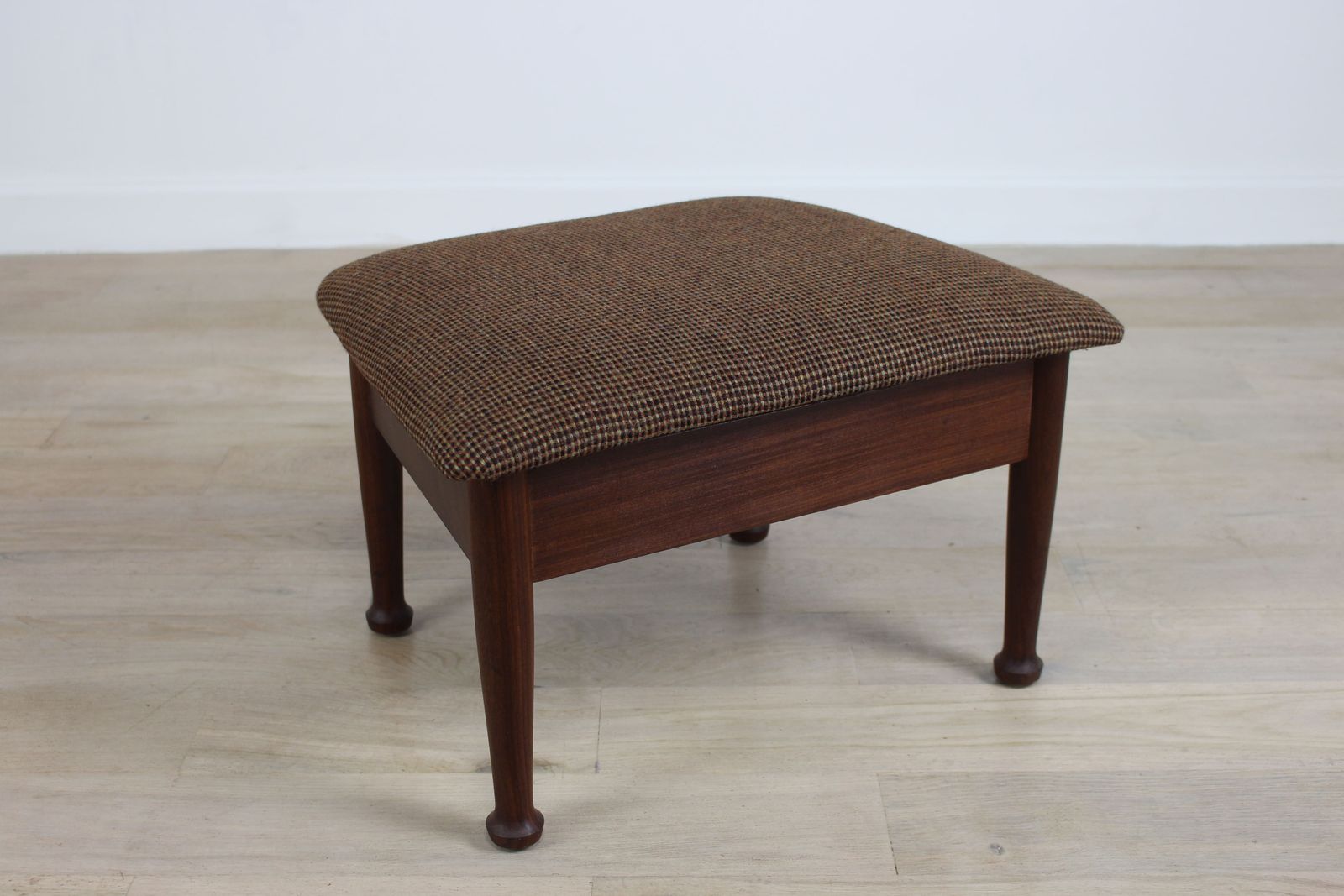 235.0 Guy Rogers Manhattan Adjustable Footstool. photo