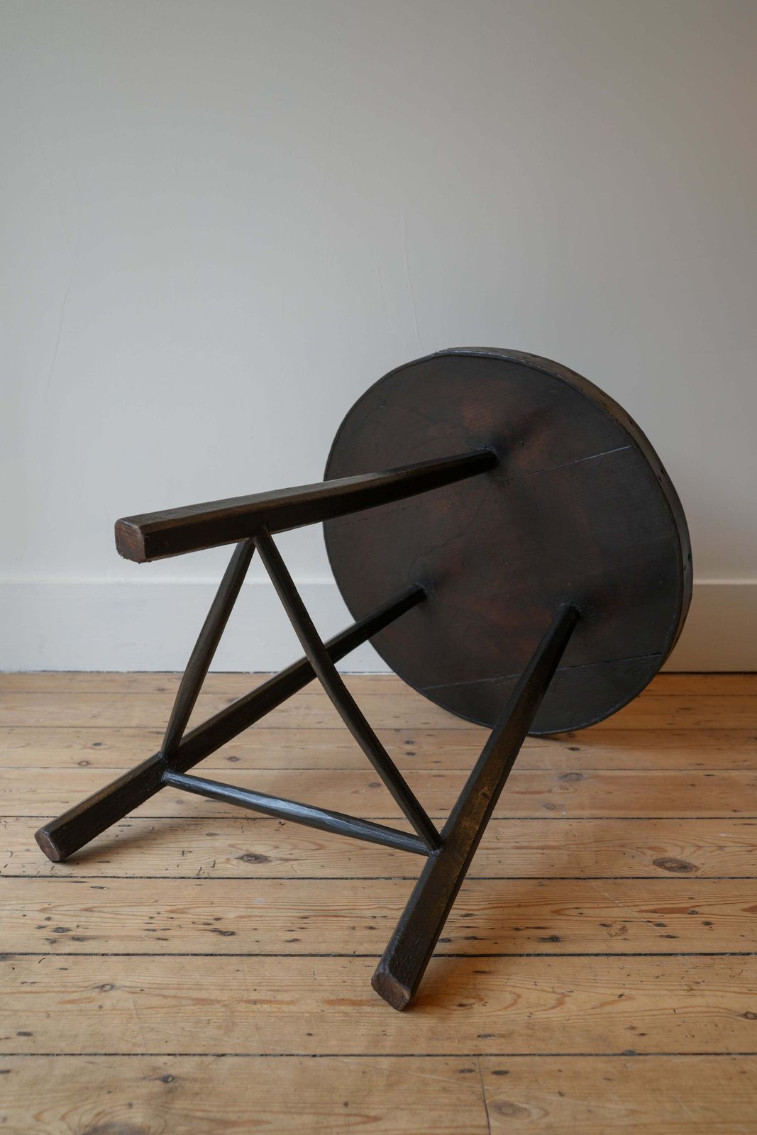 Welsh Primitive Cricket Table. photo vinterior
