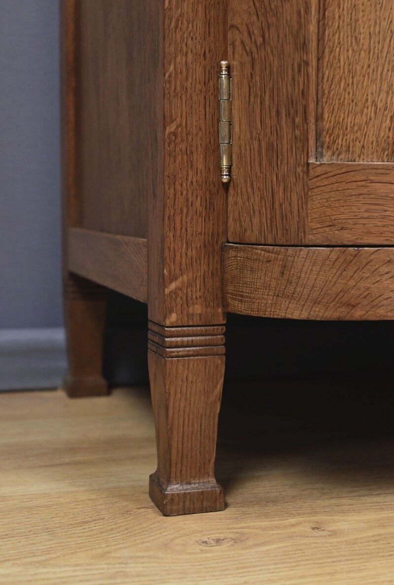 photo vintage Oak Sideboard In The Style Of Gustave Serrurier Bovy, Art Deco – 1930