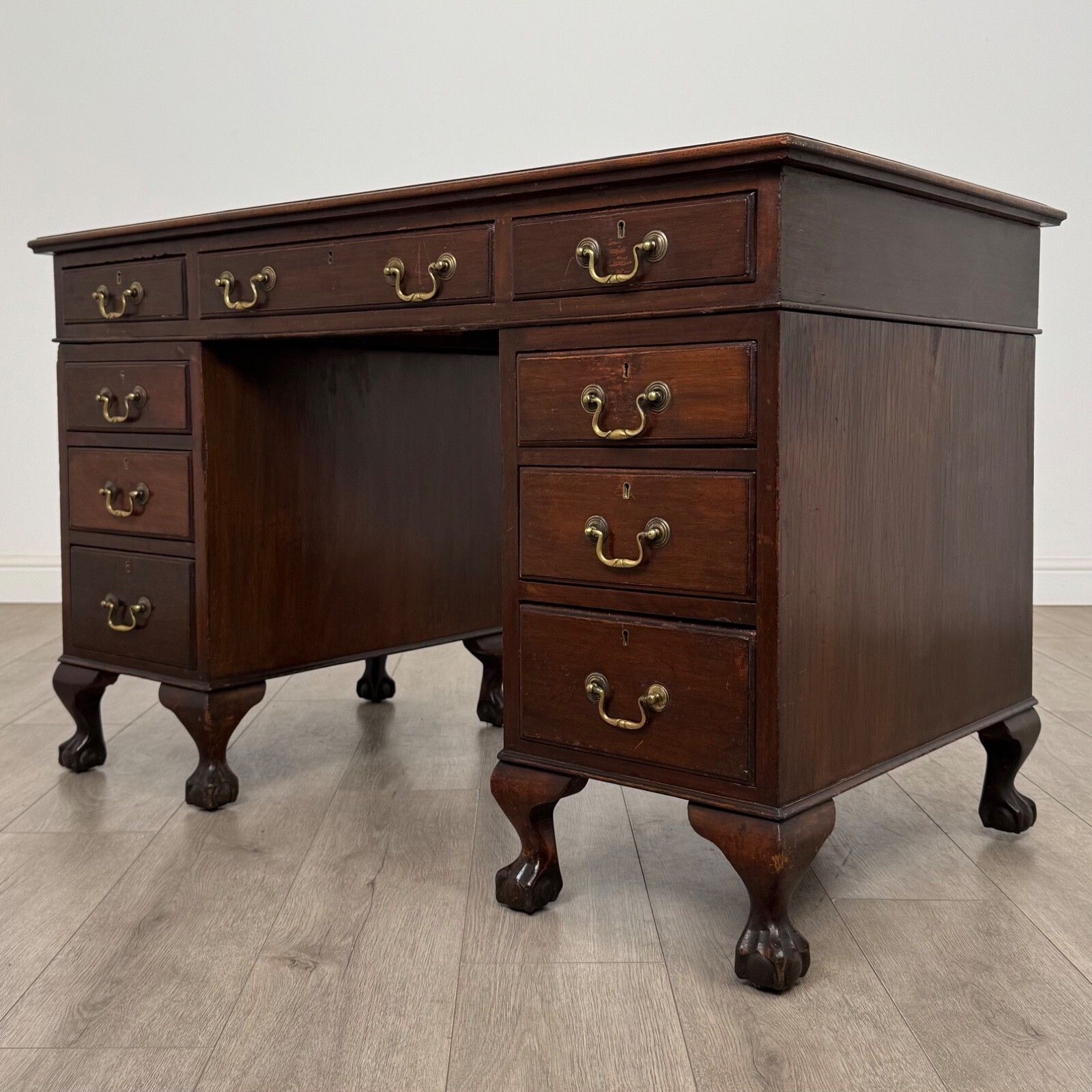 Antique 20th Century Edwardian Pedestal Desk In Mahogany photo furniture
