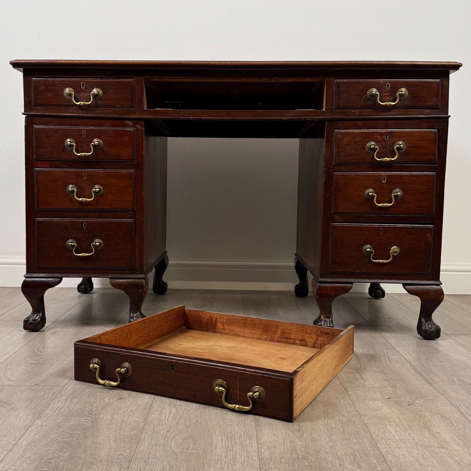 photo for sale Antique 20th Century Edwardian Pedestal Desk In Mahogany
