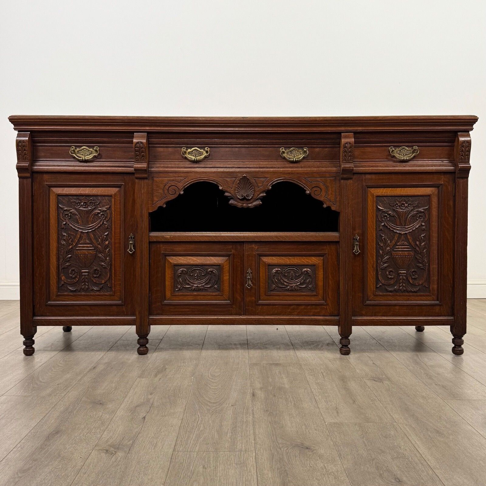 Antique 20th Century Fine Quality Edwardian Sideboard In Oak