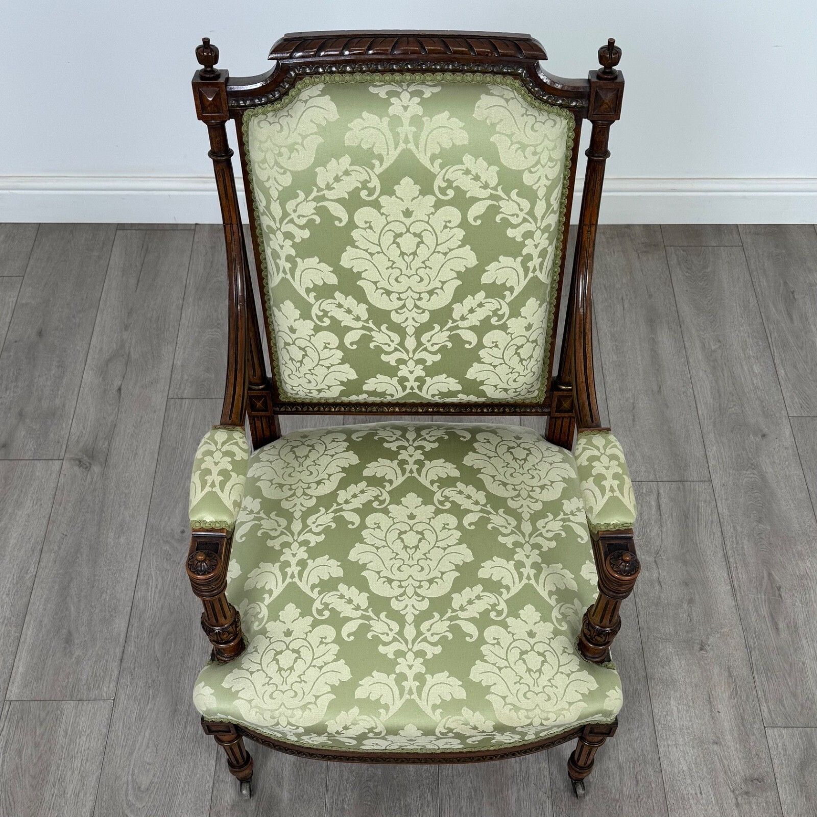 photo vinterior Antique 19th Century French Open Armchair In Walnut