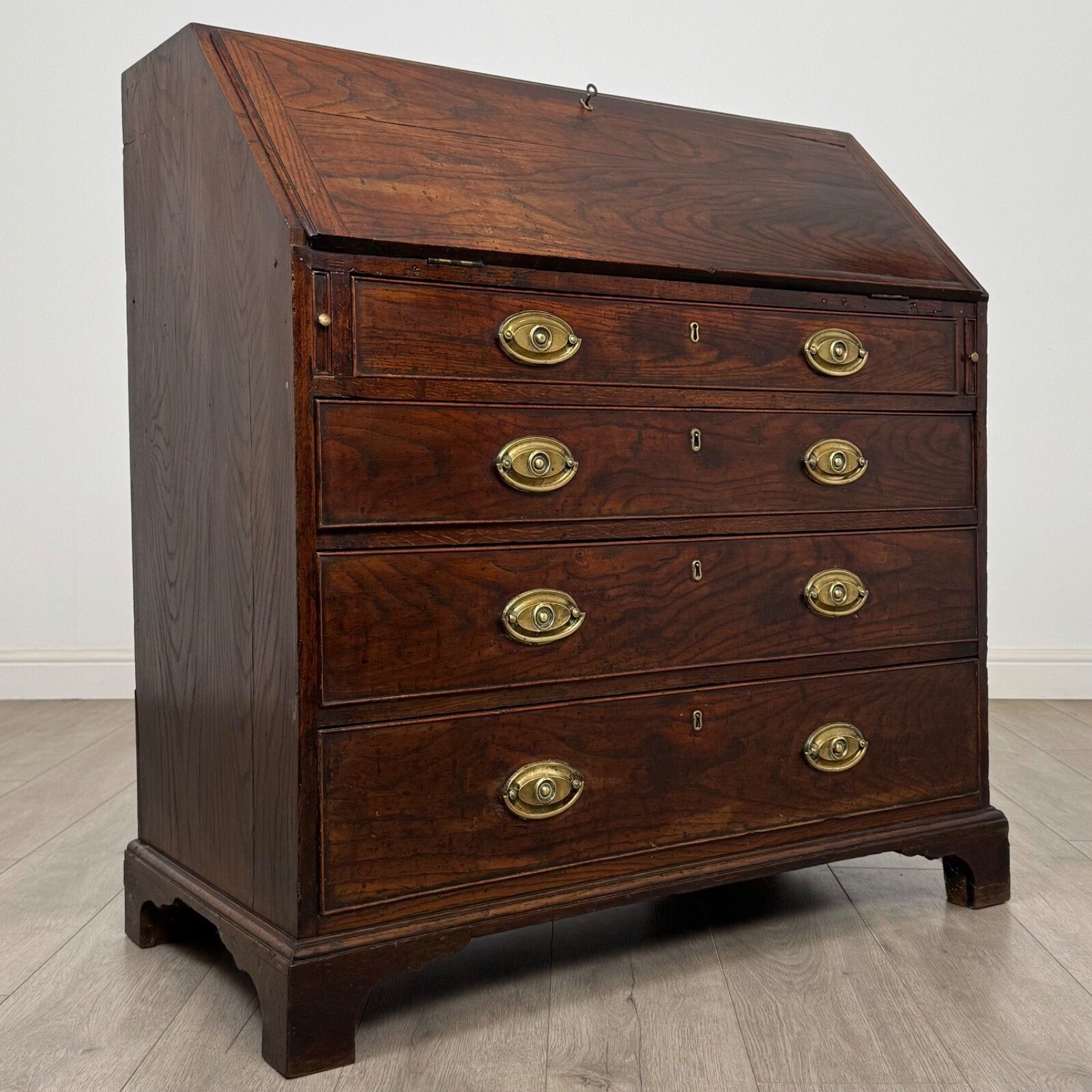 photo furniture Antique 18th Century Georgian Oak Bureau