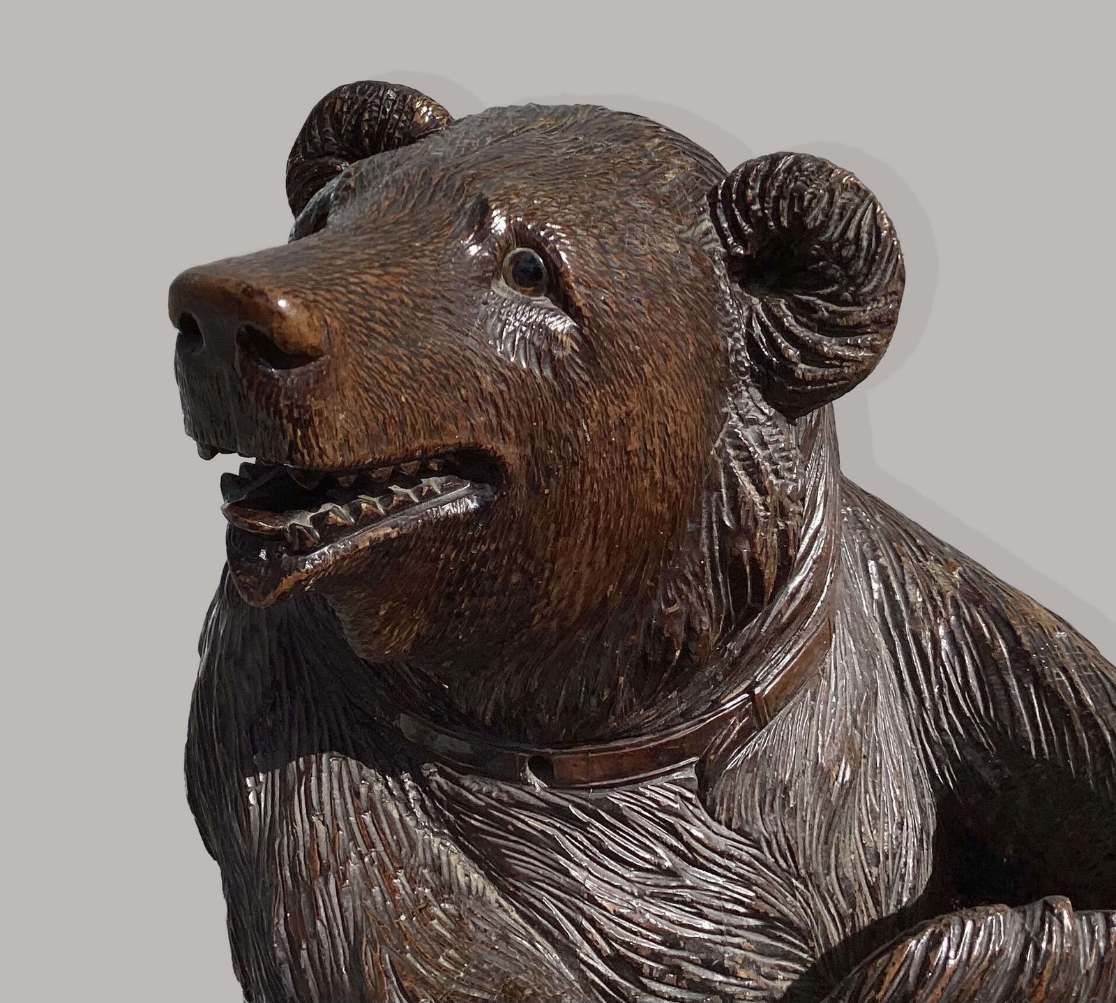 photo vinterior A Charming C19th 'Black Forest' Carved Bear Stick / Umbrella Stand