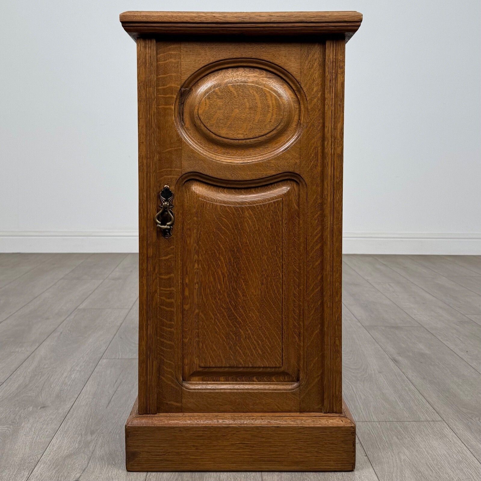 Antique 20th Century Good Quality Small Pot Cupboard In Oak