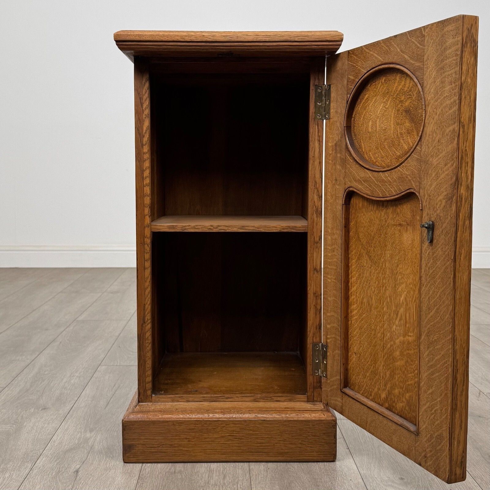 Antique 20th Century Good Quality Small Pot Cupboard In Oak photo furniture
