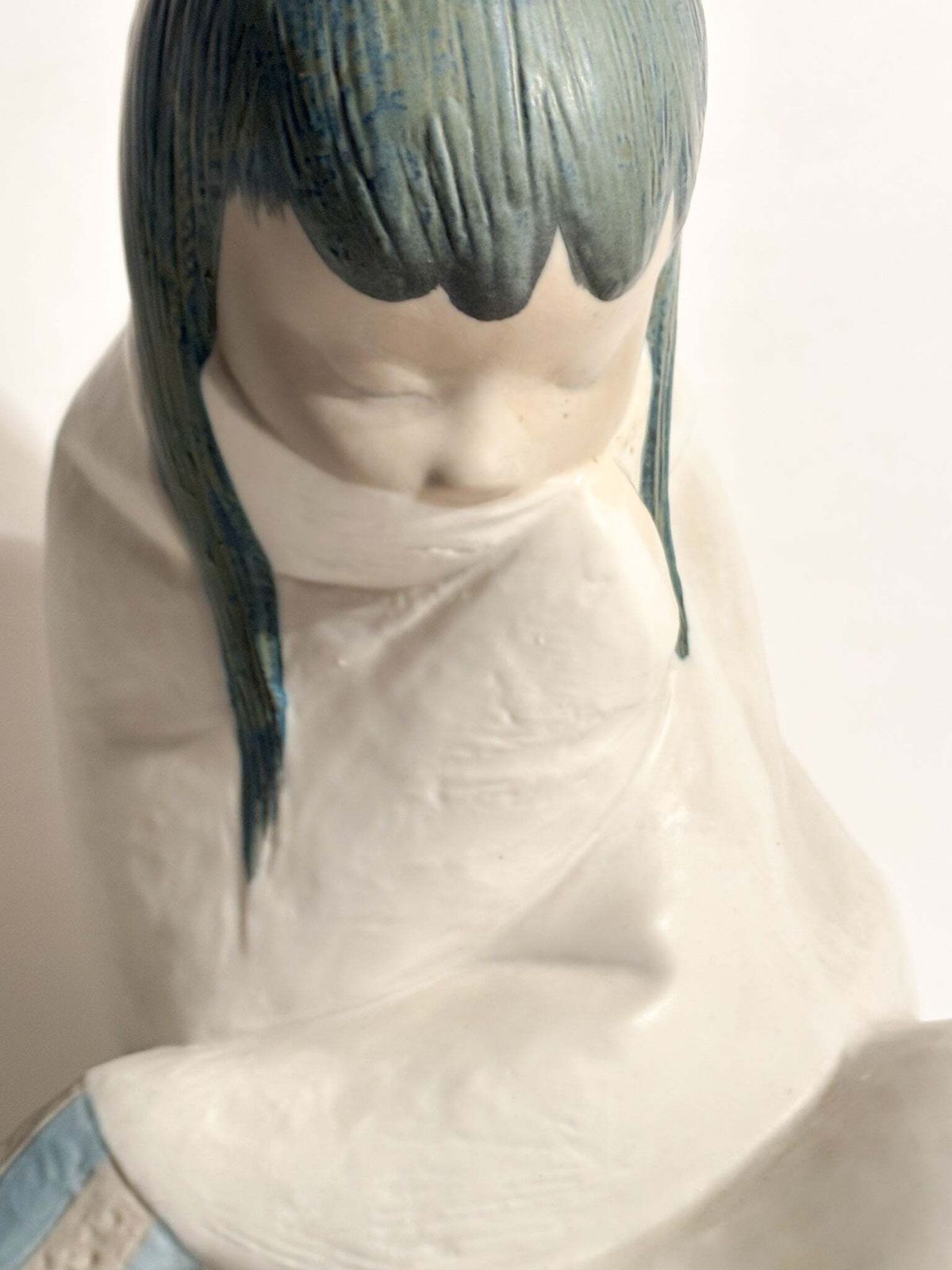 photo vinterior Stoneware Eskimo Sculpture By Juan Huerta For Lladró 1990s