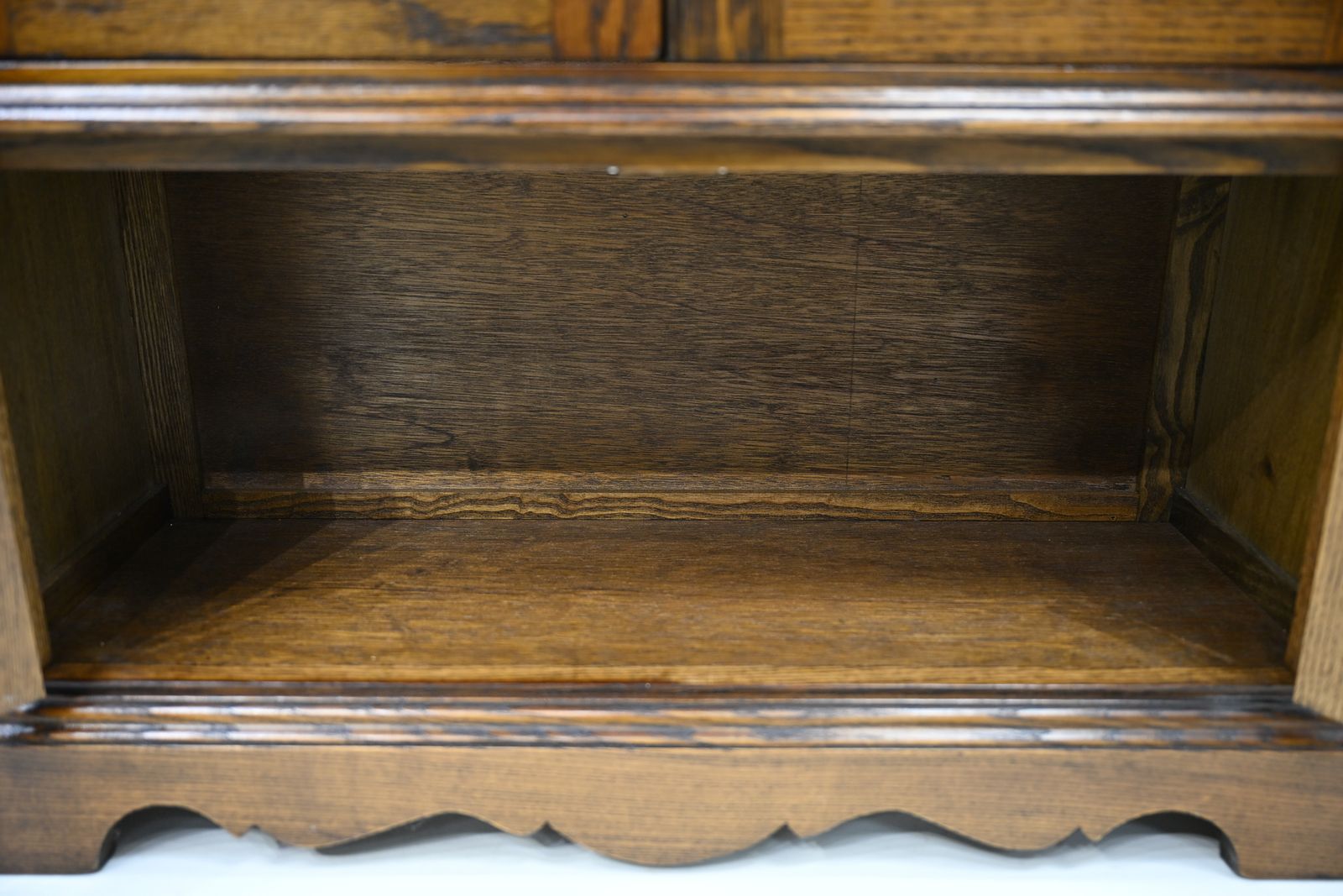 photo vintage Old Charm Vintage Display Cabinet 2 Shelves Light Oak Free Uk Delivery