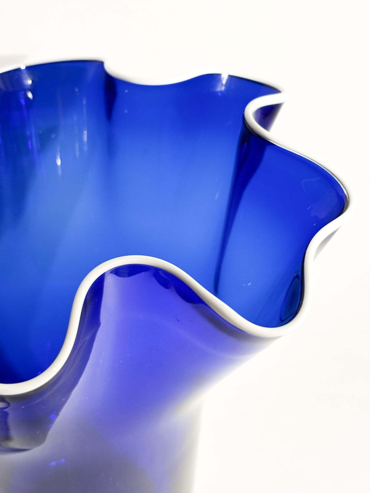 photo furniture Blue And White Murano Glass Handkerchief Vase From The 1980s