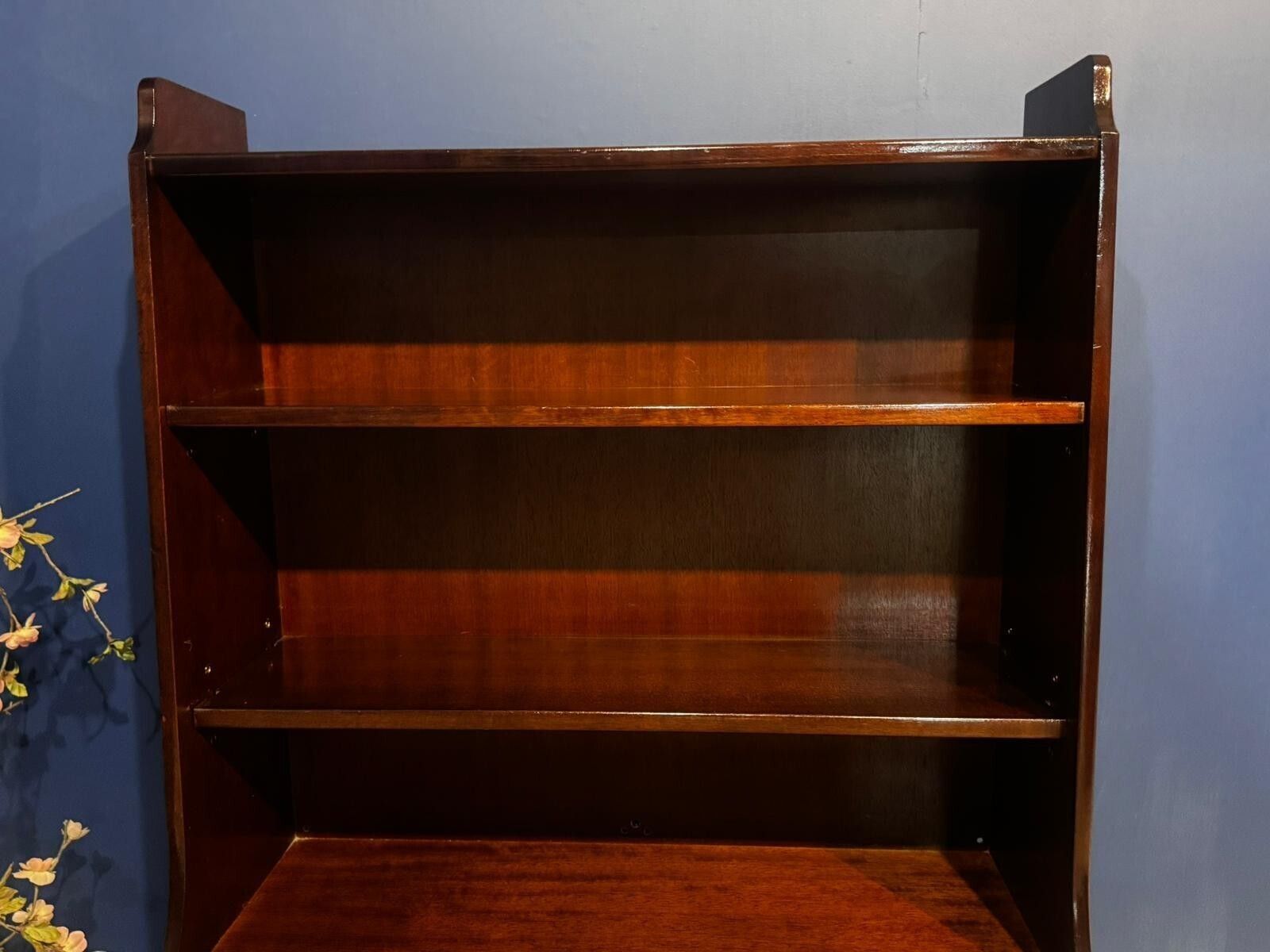 Stag Minstrel Bookcase   Waterfall Shelves   Mahogany 2 Drawer   Retro Vintage B. photo vinterior