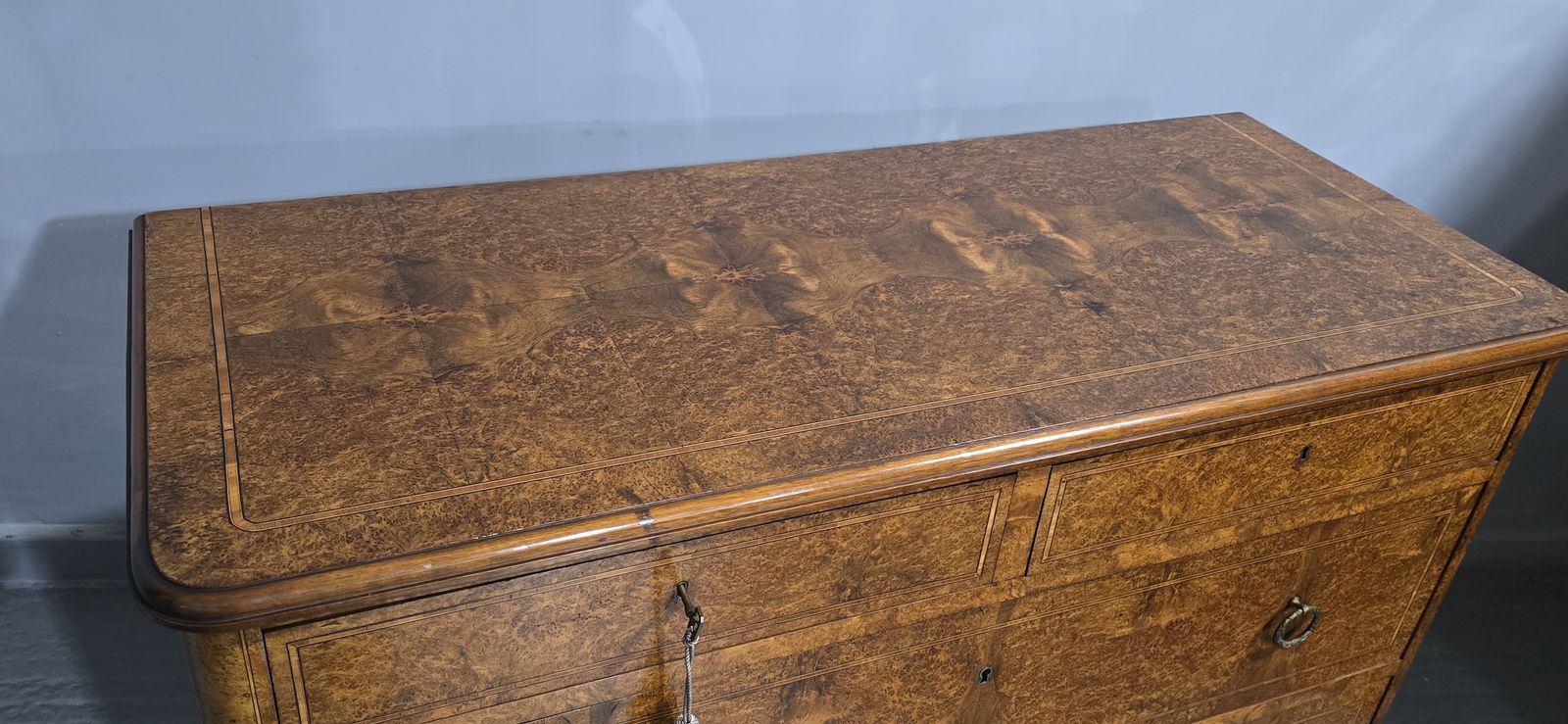 photo vinterior Superb French Amboyna Commode Chest Of Drawers