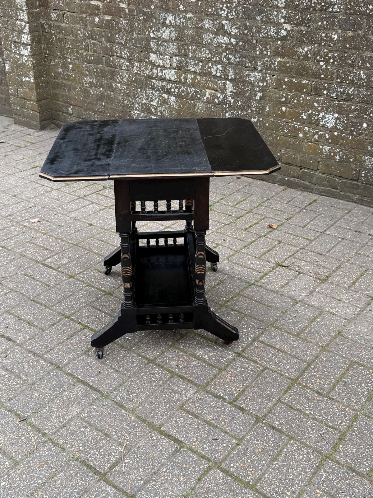 photo vintage Vintage Chinoiserie Oriental Style Drop Leaf Table, Early 20th Century Ebonised Folding Side Table, Victorian Style On Castors