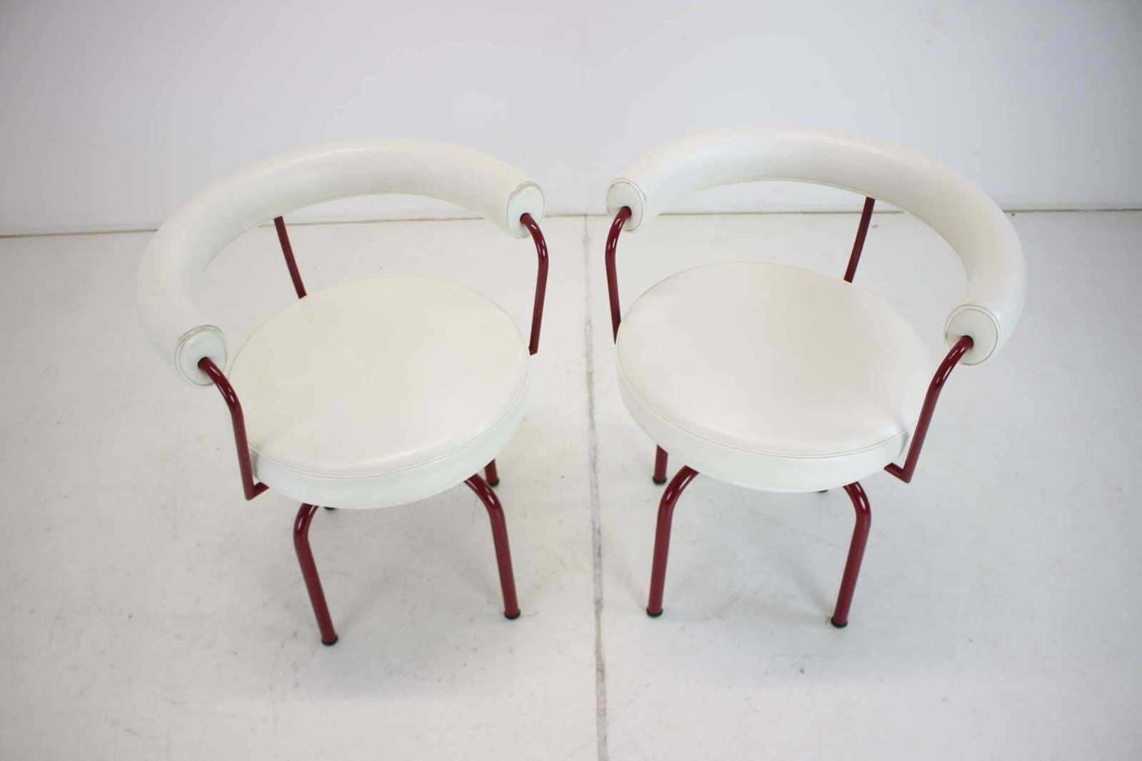photo furniture Leather Cassina Swivel Arm Chair Lc7 By Le Corbusier, Perriand & Jeanneret