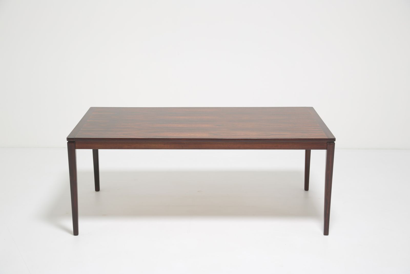 photo furniture Grand Mid Century Danish Coffee Table In Figured Brazilian Rosewood, Denmark, 1960s