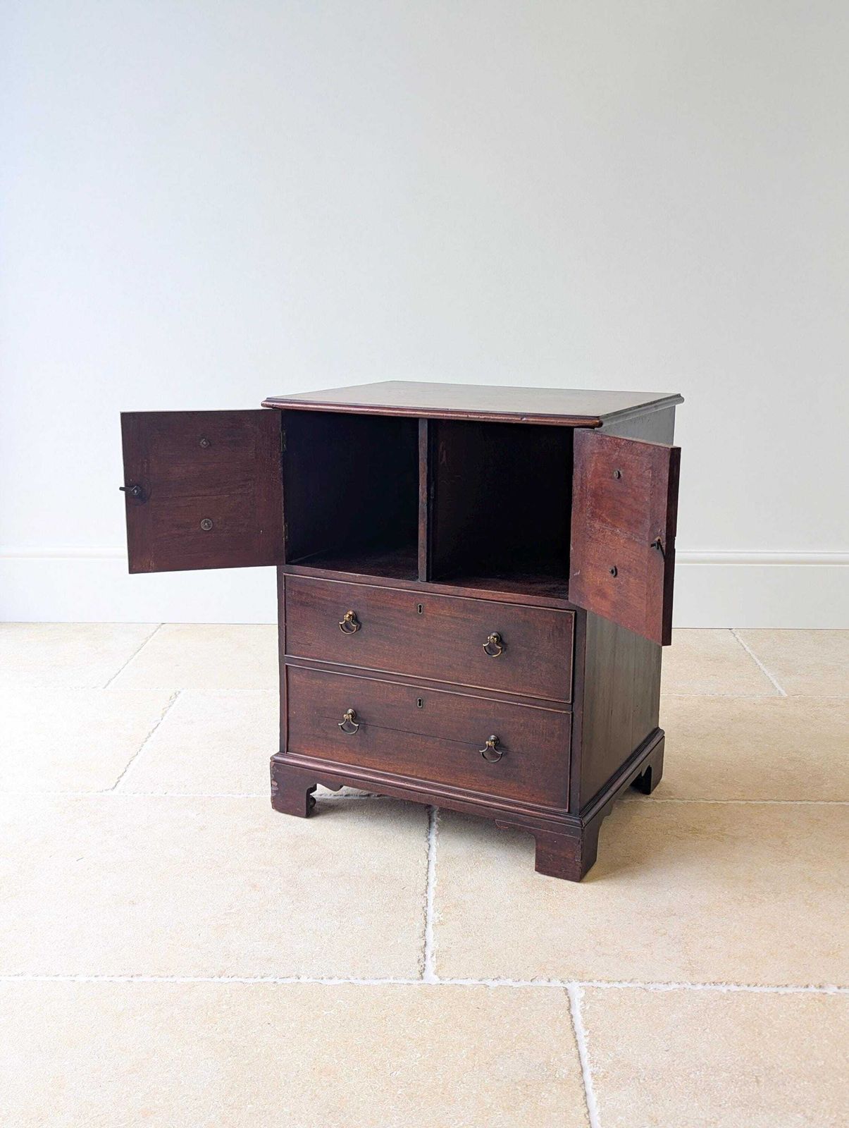 photo vinterior Antique Georgian Mahogany Commode Chest C.1800