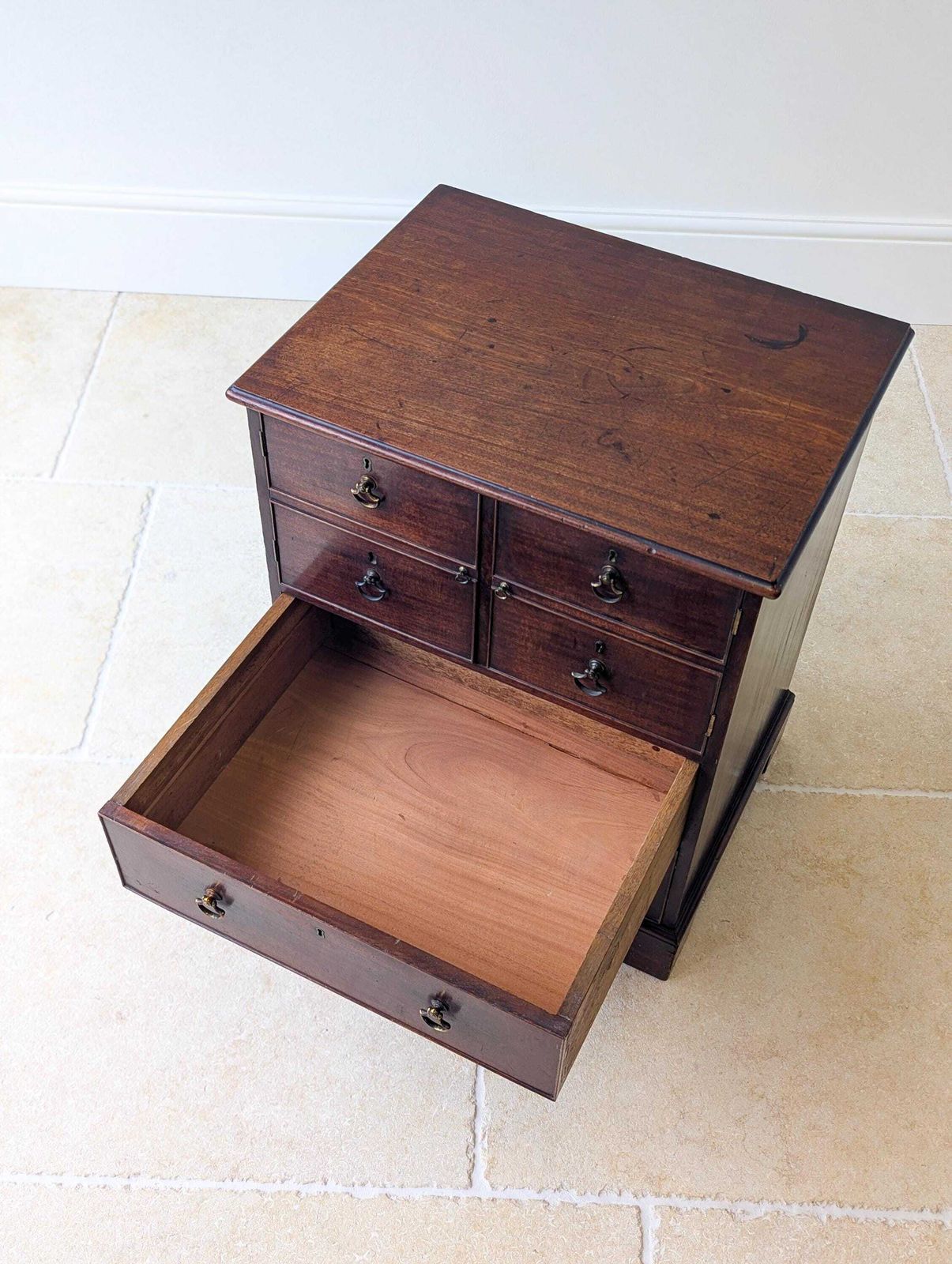 photo vintage Antique Georgian Mahogany Commode Chest C.1800