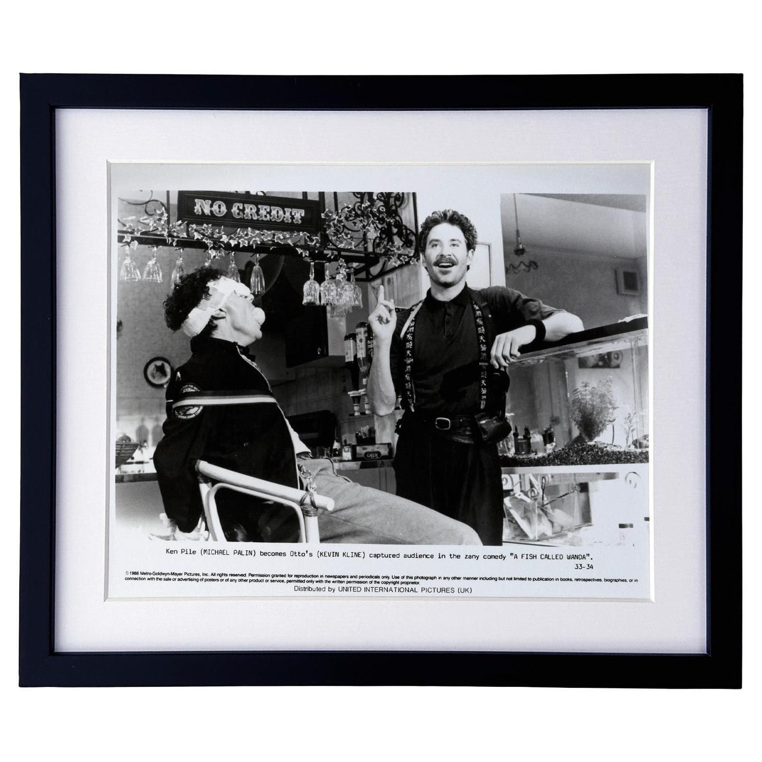 Photo de presse « A Fish Called Wanda » 1988, encadrée