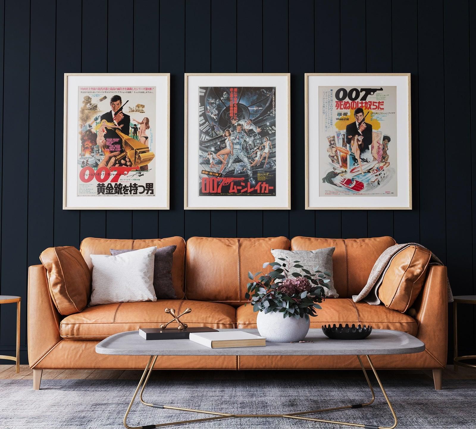 Affiche de cinéma japonaise B2 pour The Man With A Golden Gun, 1973, Robert McGinnis photo furniture