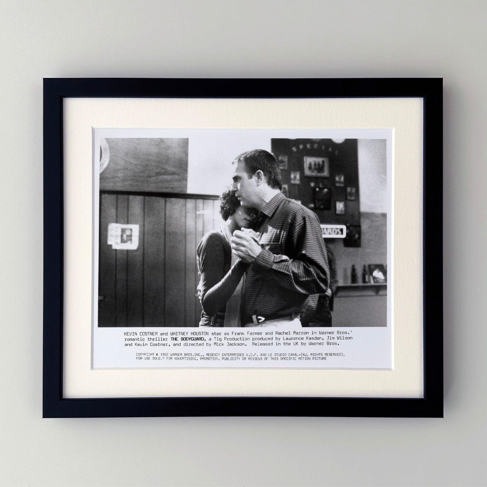 Photo de presse encadrée du film The Bodyguard, 1992 photo furniture