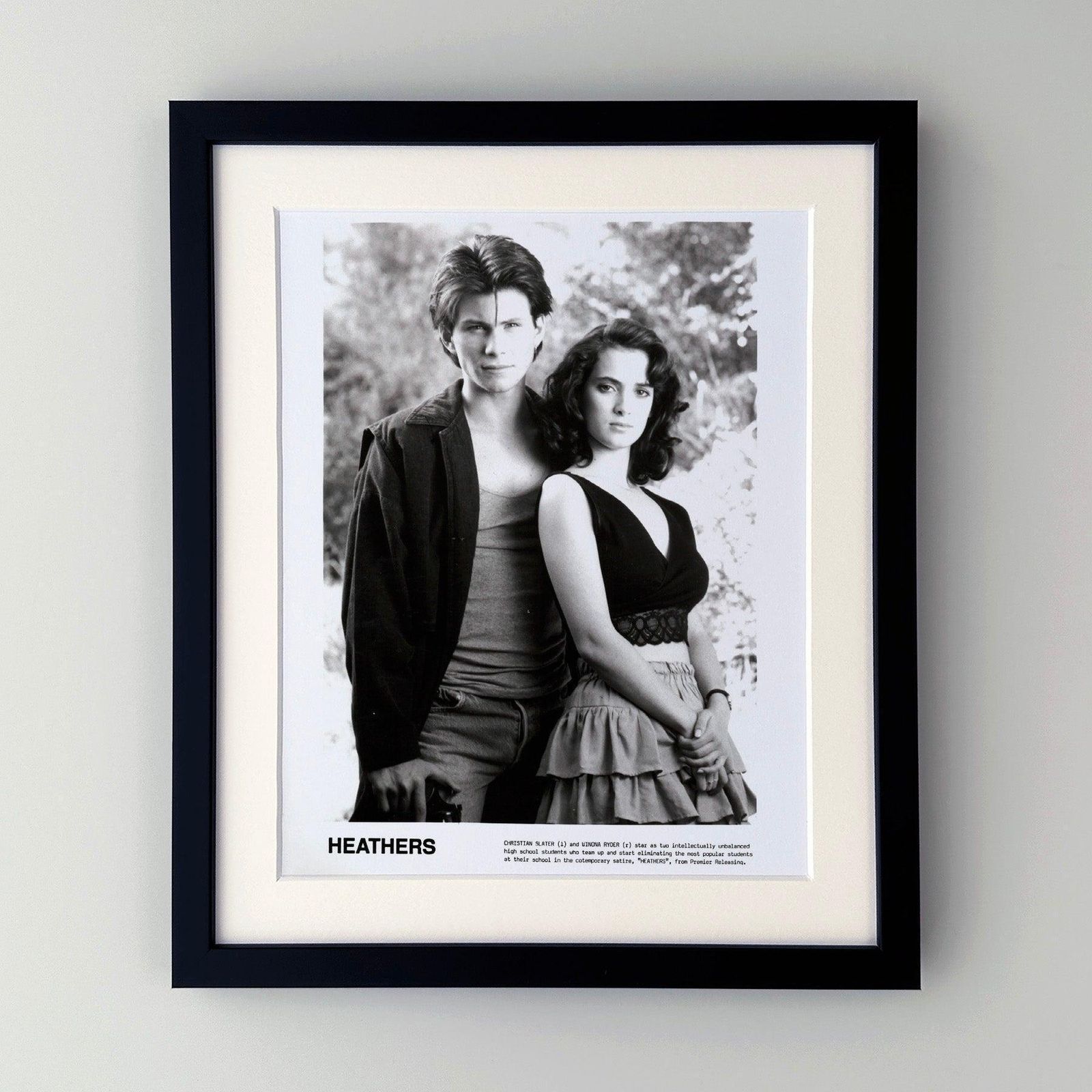 Photo de presse du film Heathers (1989), encadrée photo furniture