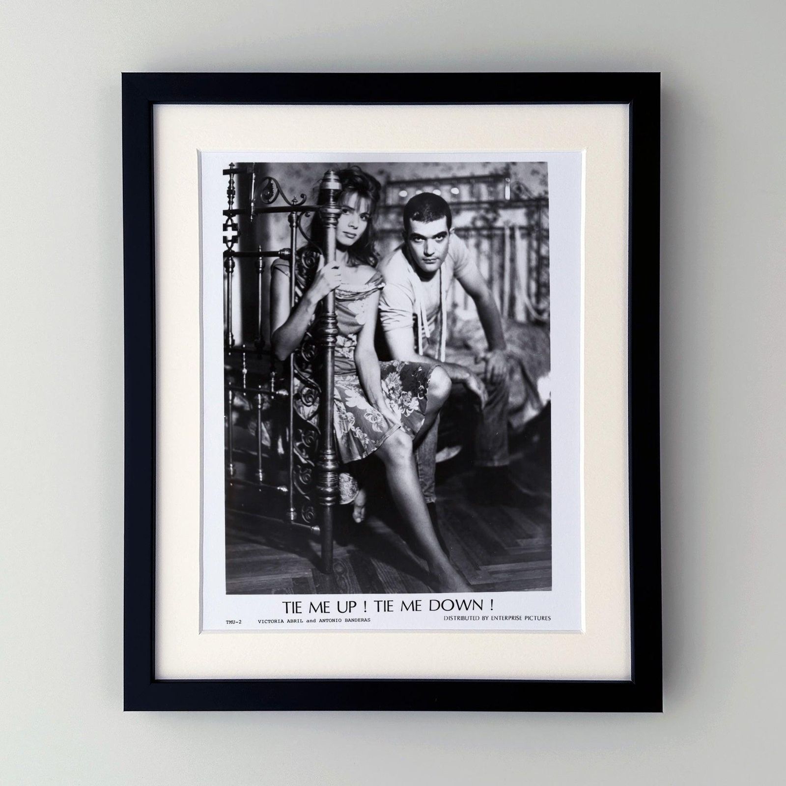 Tie Me Up! Tie Me Down! 1989 Persfoto Filmstill Ingelijst photo furniture