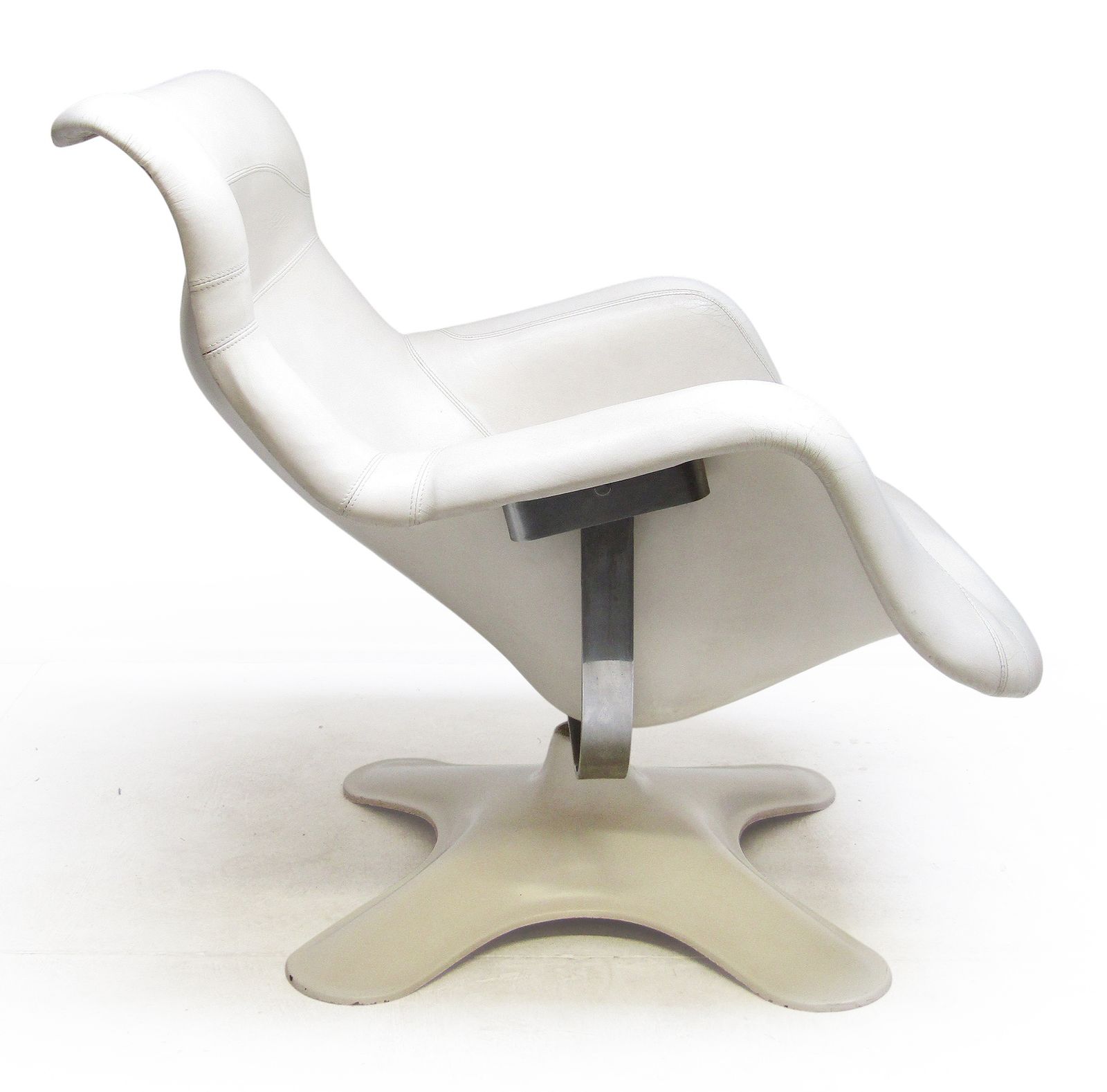 1960s Karuselli Lounge Chair In Ivory Leather By Yrjö Kukkapuro For Avarte photo for sale