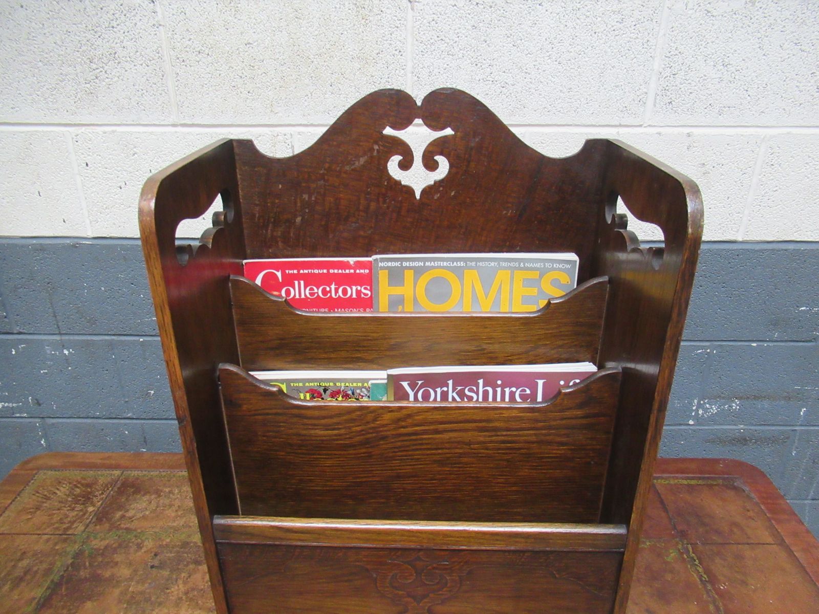 A  1920s Oak Magazine    Rack, Vintage photo vinterior