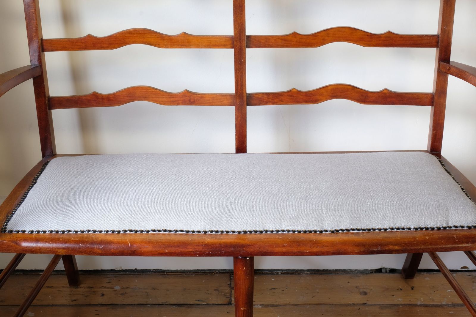 photo vinterior 19th Century English Beech Ladder Back Bench With Horsehair Seat