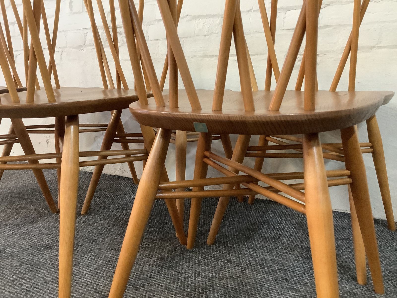 photo vinterior Set Of Six Ercol Windsor Candlestick Dining Chairs.