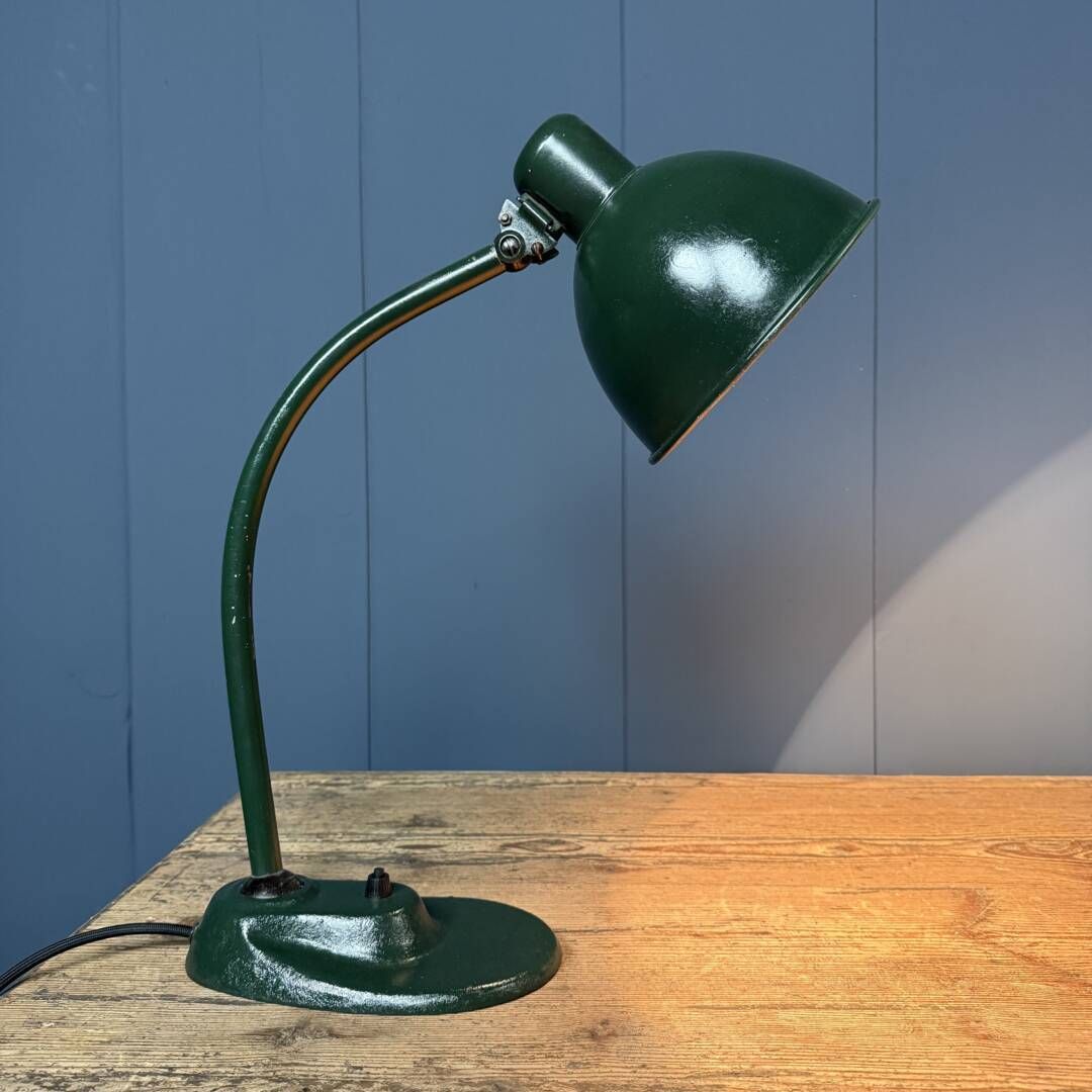 Donkergroene Bauhaus Bureaulamp, Jaren 1930 photo furniture