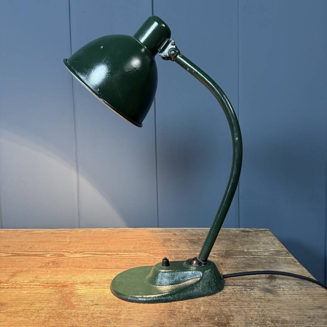 Donkergroene Bauhaus Bureaulamp, Jaren 1930 photo vinterior