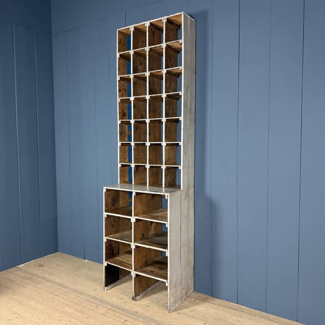 photo for sale Grote Oude Industriële Houten Werkplaatskast Met Vakken