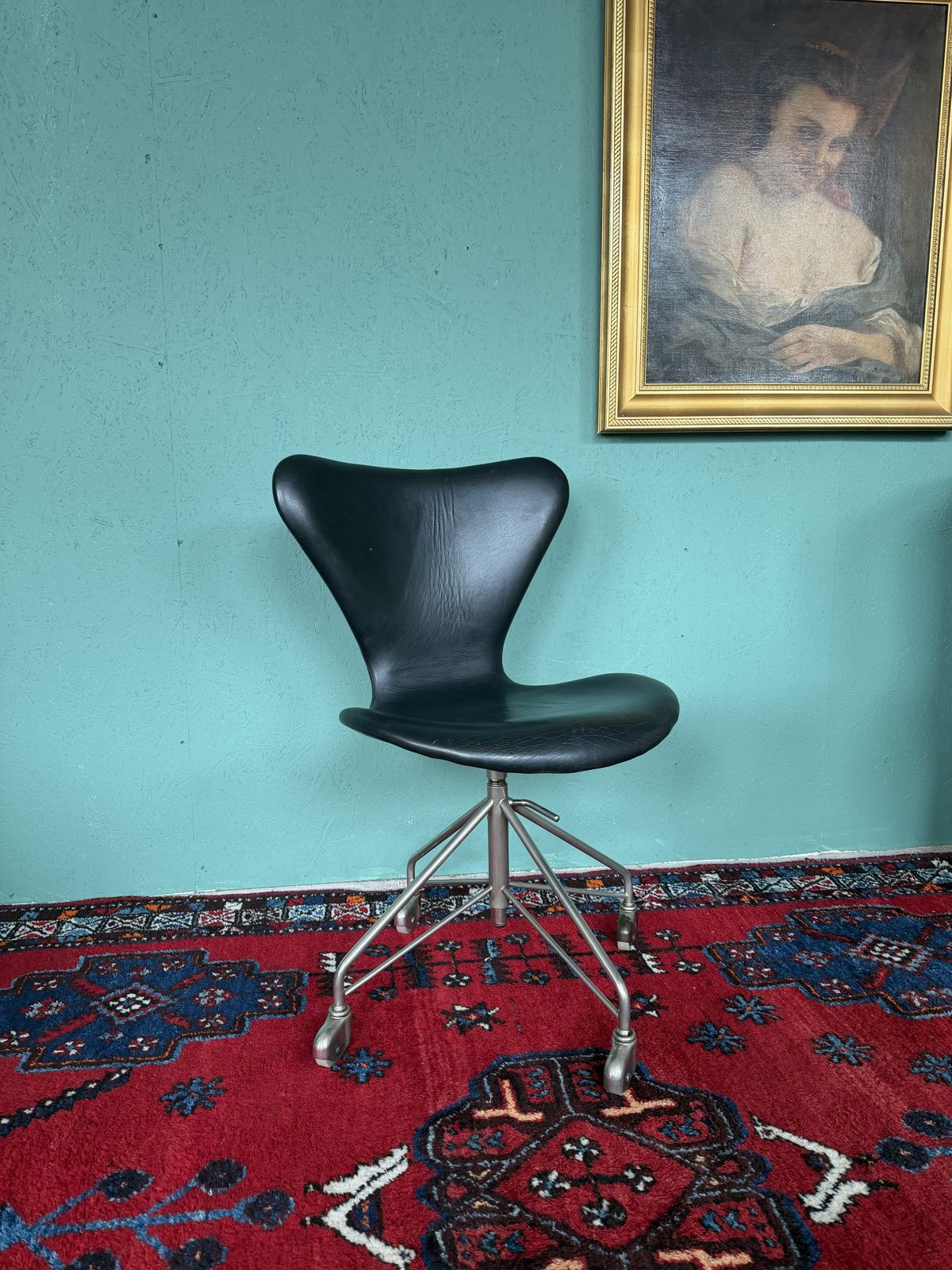 Vintage Arne Jacobsen 3117 Series One Office Chair In Black Leather photo furniture