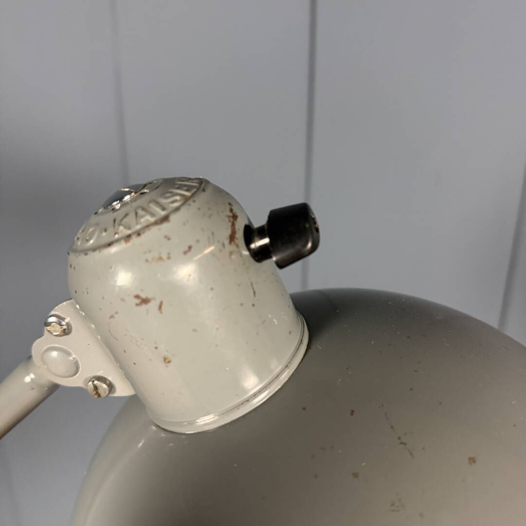photo furniture Grijze Twee Armige Kaiser Idell Klemlamp Model 6726