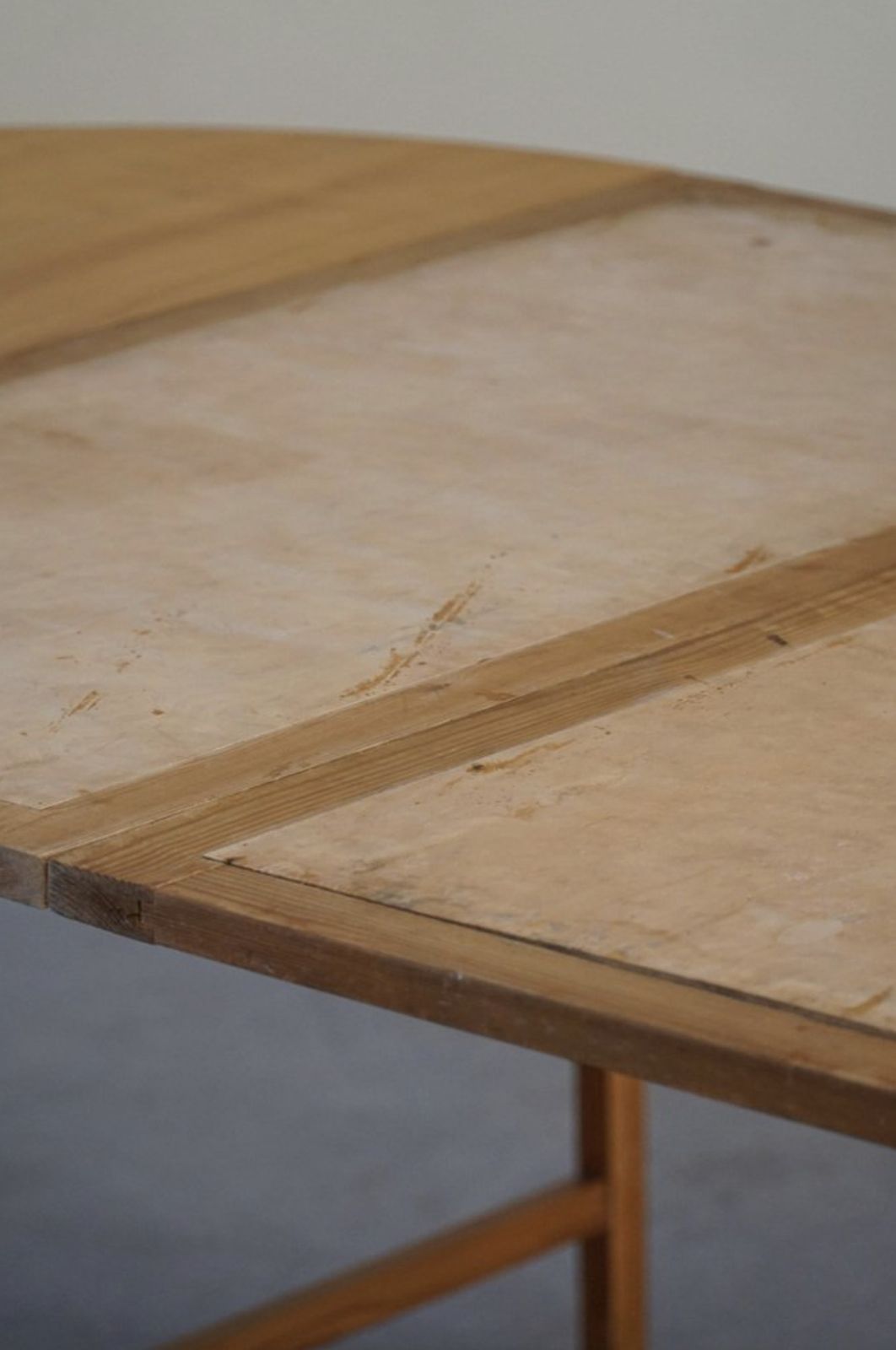 Round Dining Table In Elm Wood With Four Extensions, Danish Cabinetmakre 1950s photo vinterior