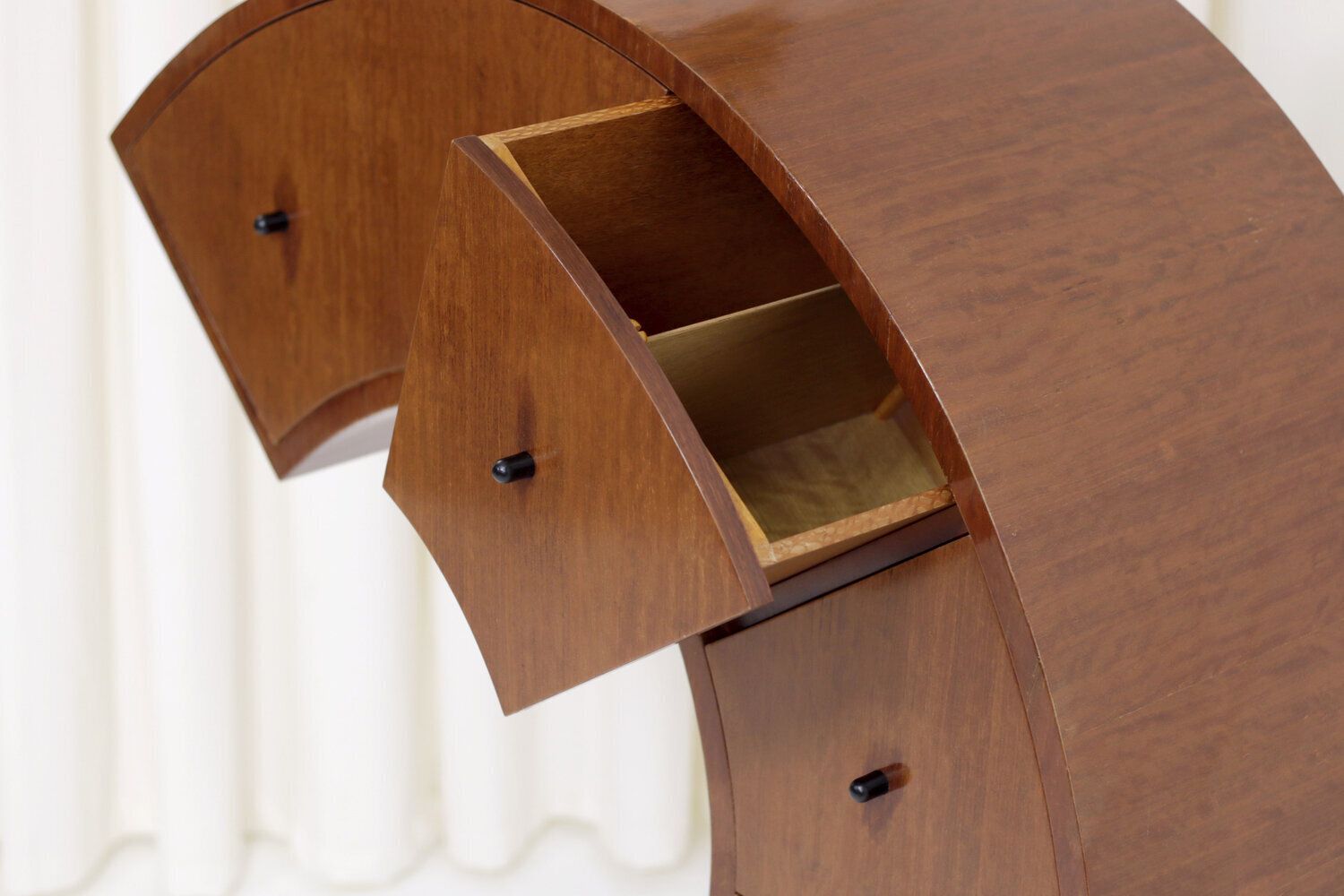 Curved Gum Chest photo vinterior