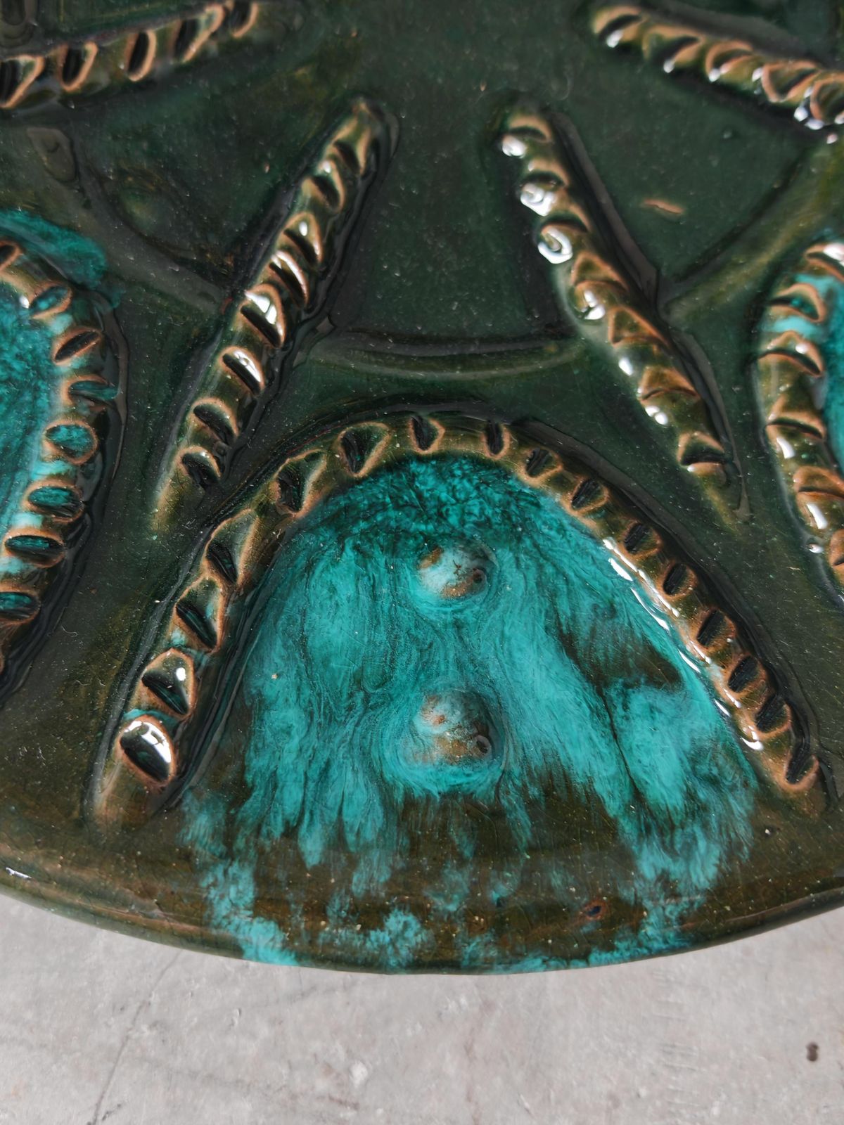 Pair Of Mid Century Modern Oyster Plates In Green And Turquoise, France 1970s photo Home Decor