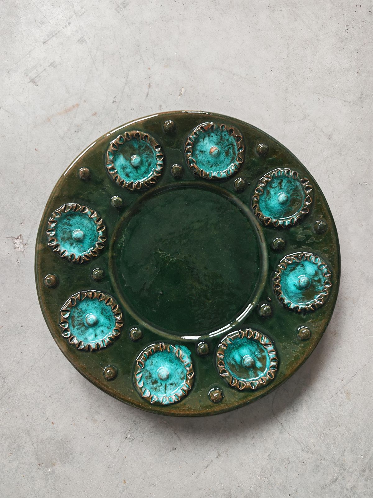 Pair Of Mid Century Modern Oyster Plates In Green And Turquoise, France 1970s photo vinterior