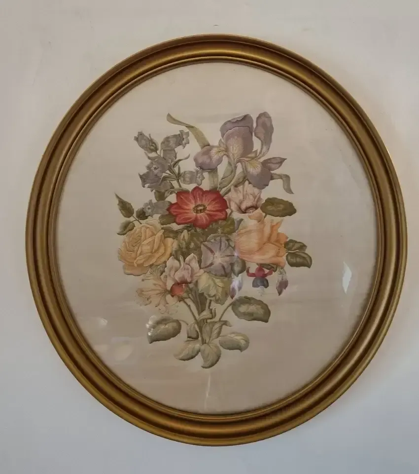 Early 20th Century Silk Embroiderd Flowers Round Gilt Frame 61 Cm Needlework photo for sale