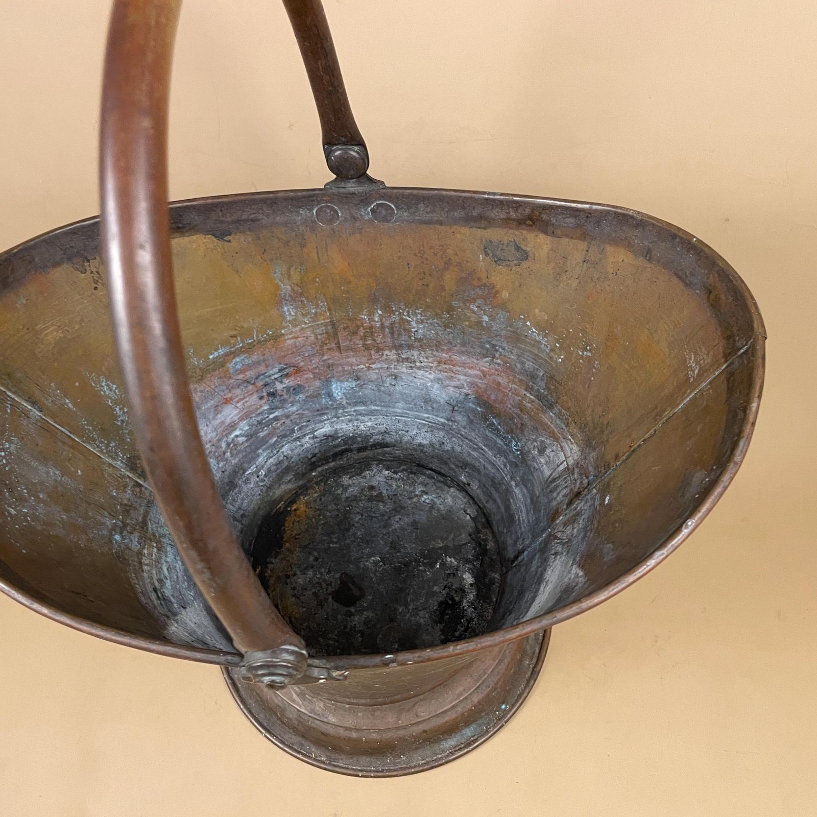 Antique Metal Gold Brass Coal Copper Bucket Handle Fireside Fire Side Scuttle Helmet Farmhouse Cottage Aged Patina Vintage Fireplace Logs photo 79.0
