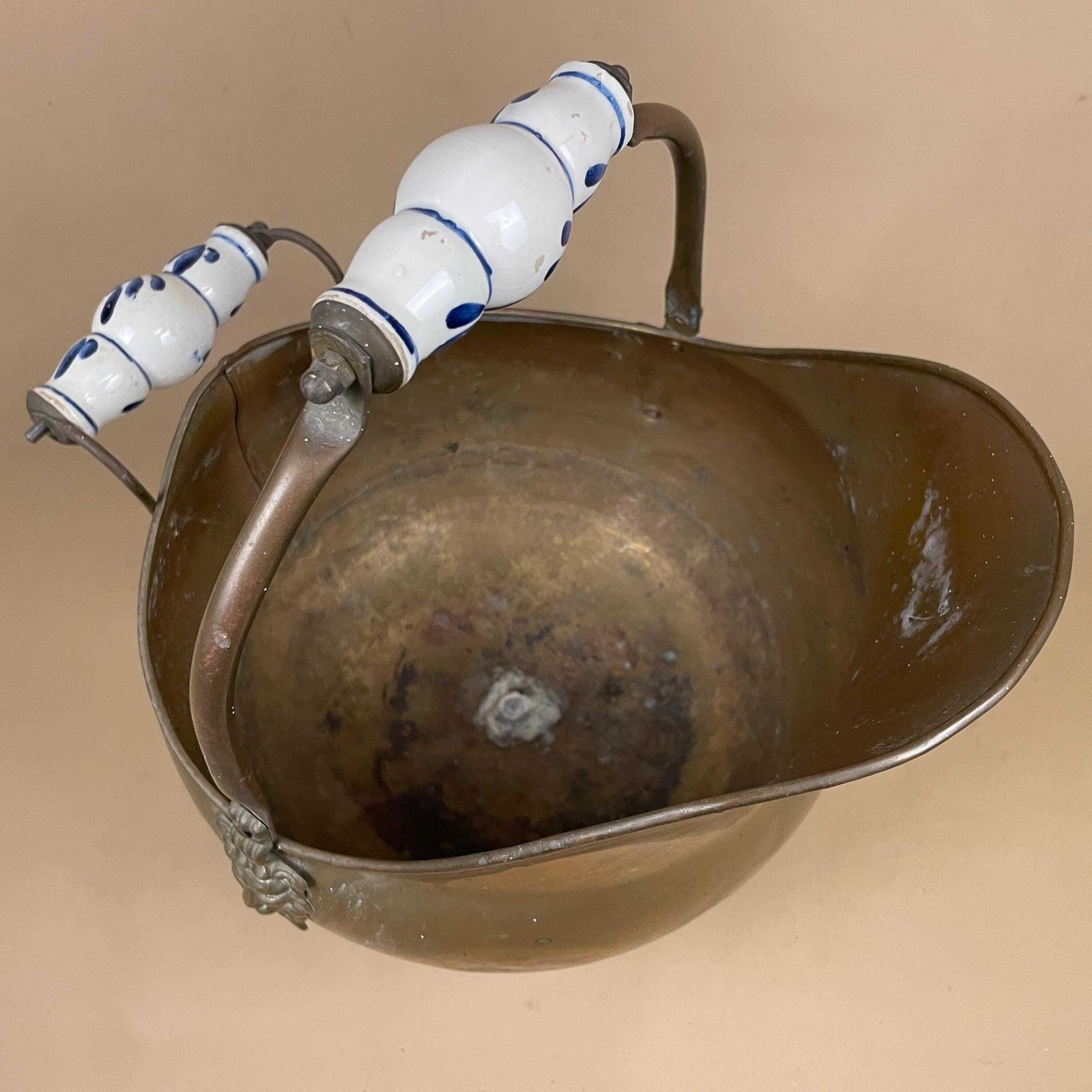 Antique Metal Gold Brass Coal Bucket Handle Fireside Fire Side Scuttle Helmet Farmhouse Vintage Fireplace Ceramic Handle Blue White Ornate photo 59.0