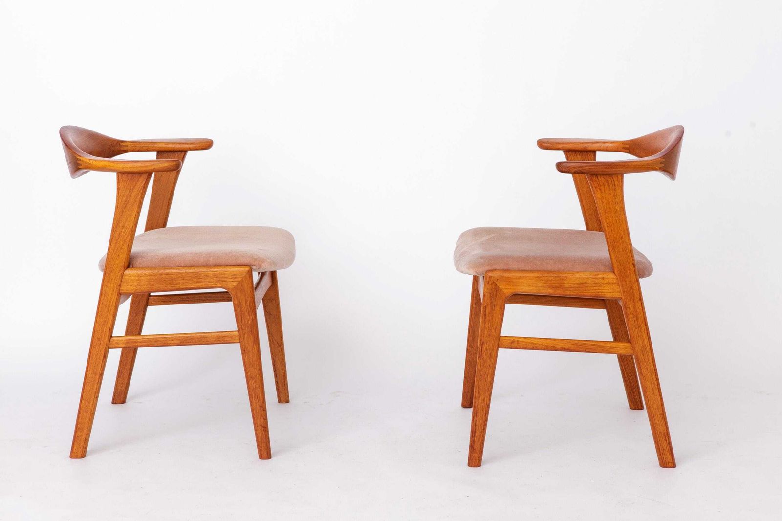 Set Of 4 Erik Kirkegaard Chairs Model 49, Danish Mid Century Modern Teak Dining Chairs, 1960s Høng Stolefabrik photo vinterior