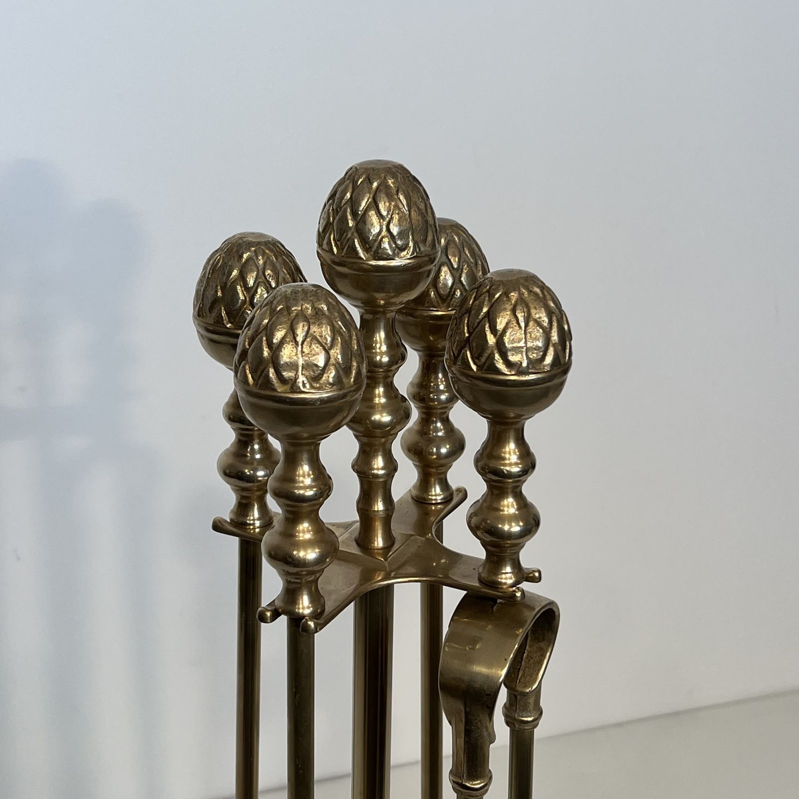 photo vinterior Brass Fire Kit With Pine Cones