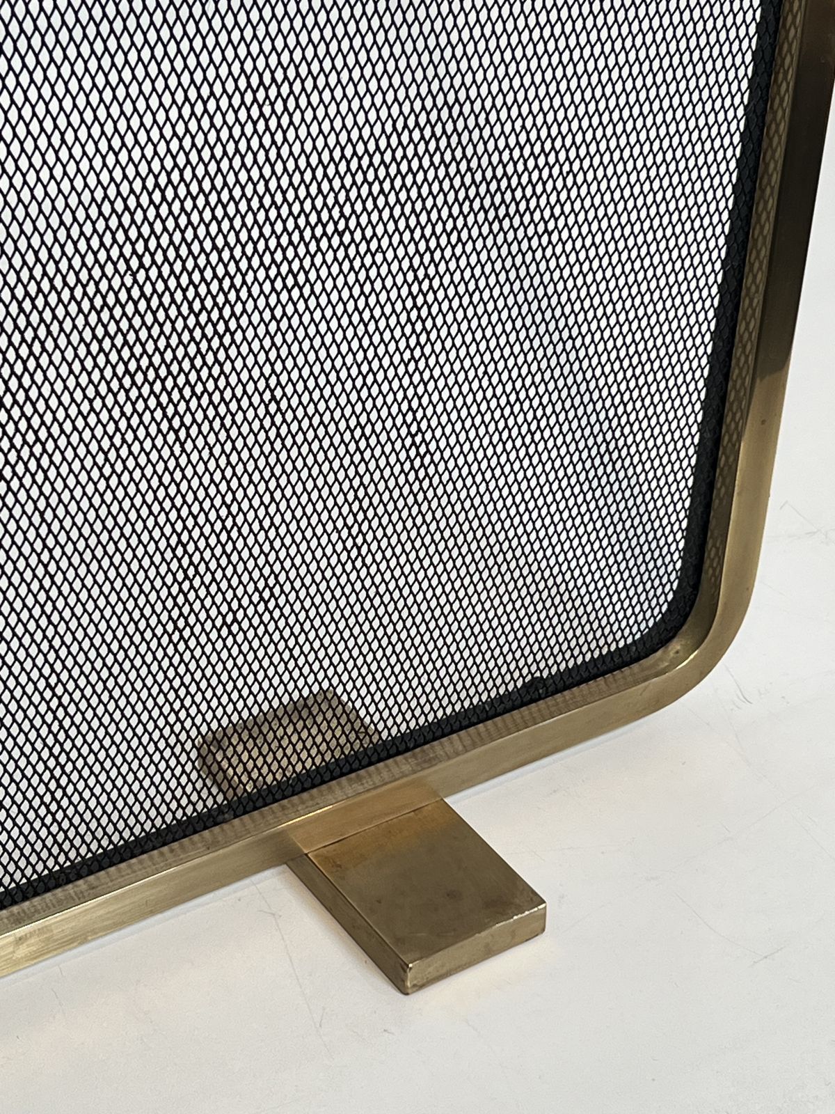 photo furniture Brass And Wire Mesh Fire Screen