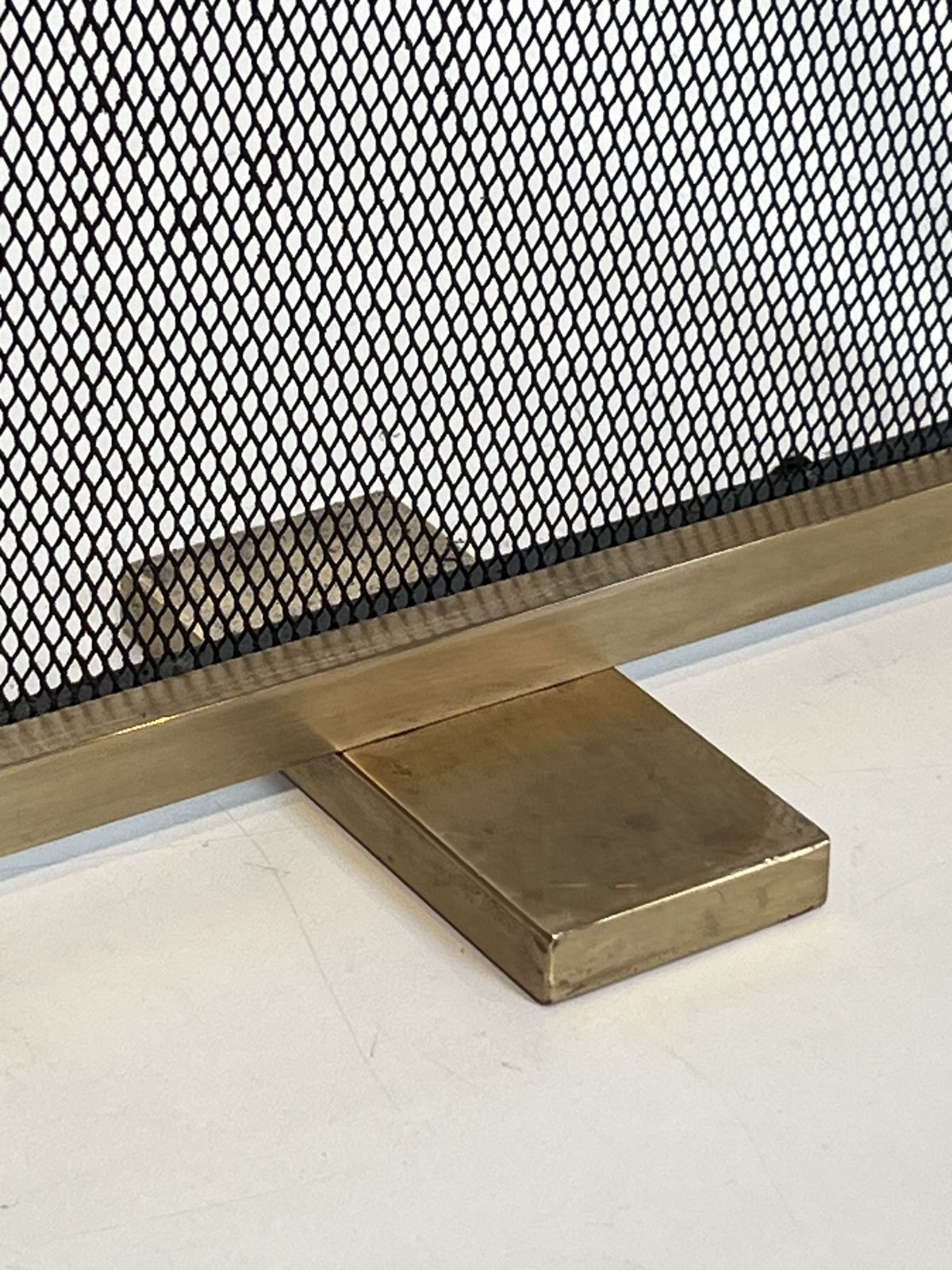 Home Fixtures Brass And Wire Mesh Fire Screen photo