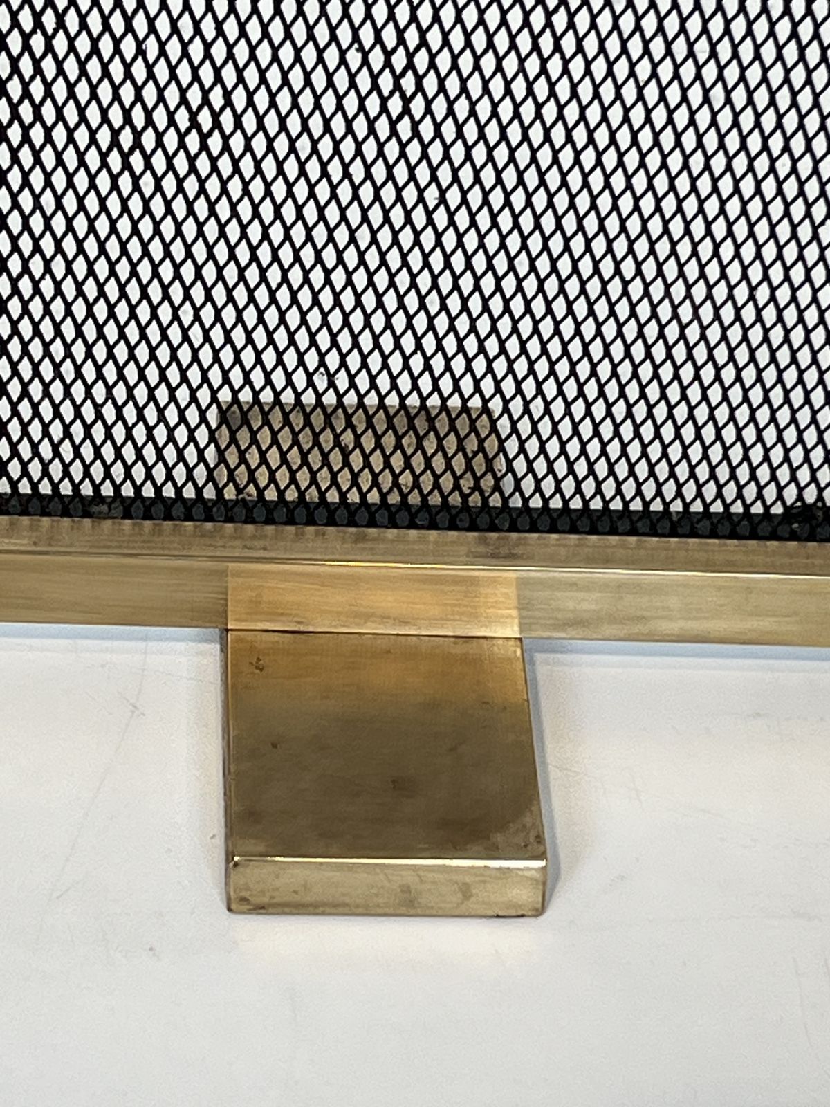 photo vintage Brass And Wire Mesh Fire Screen