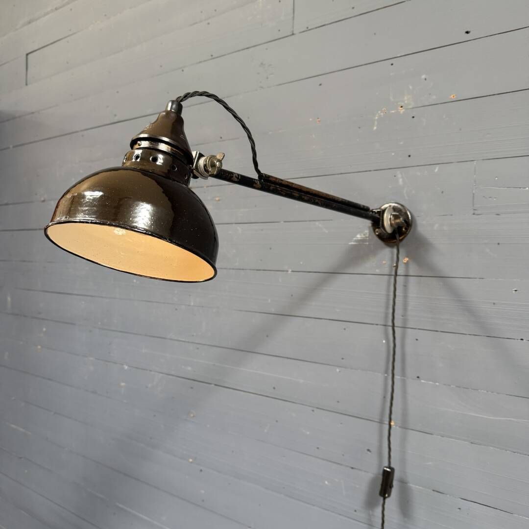 Vroeg Model Rademacher Wandlamp Met Grote Kap photo 604.0